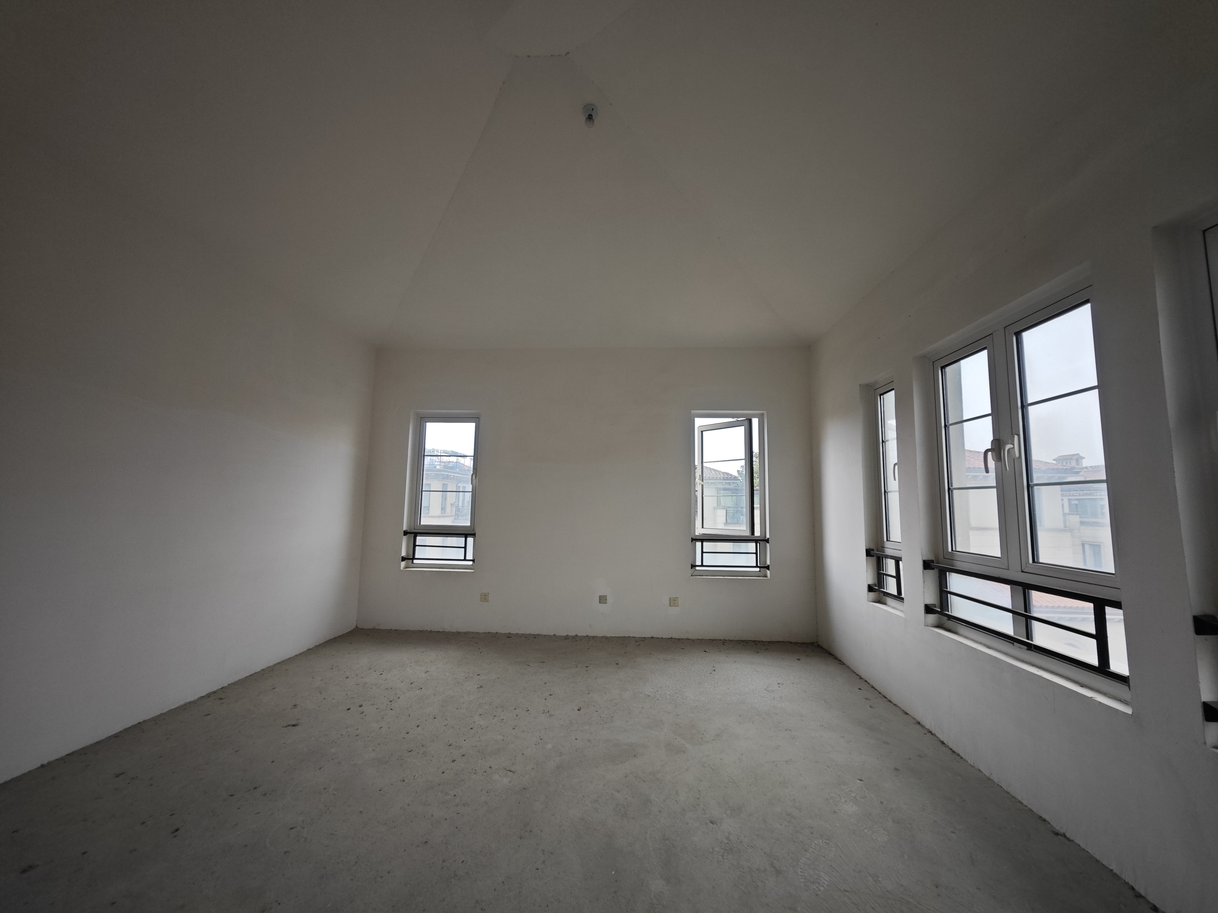 顺发御园 5室2厅3卫 300m&sup2;