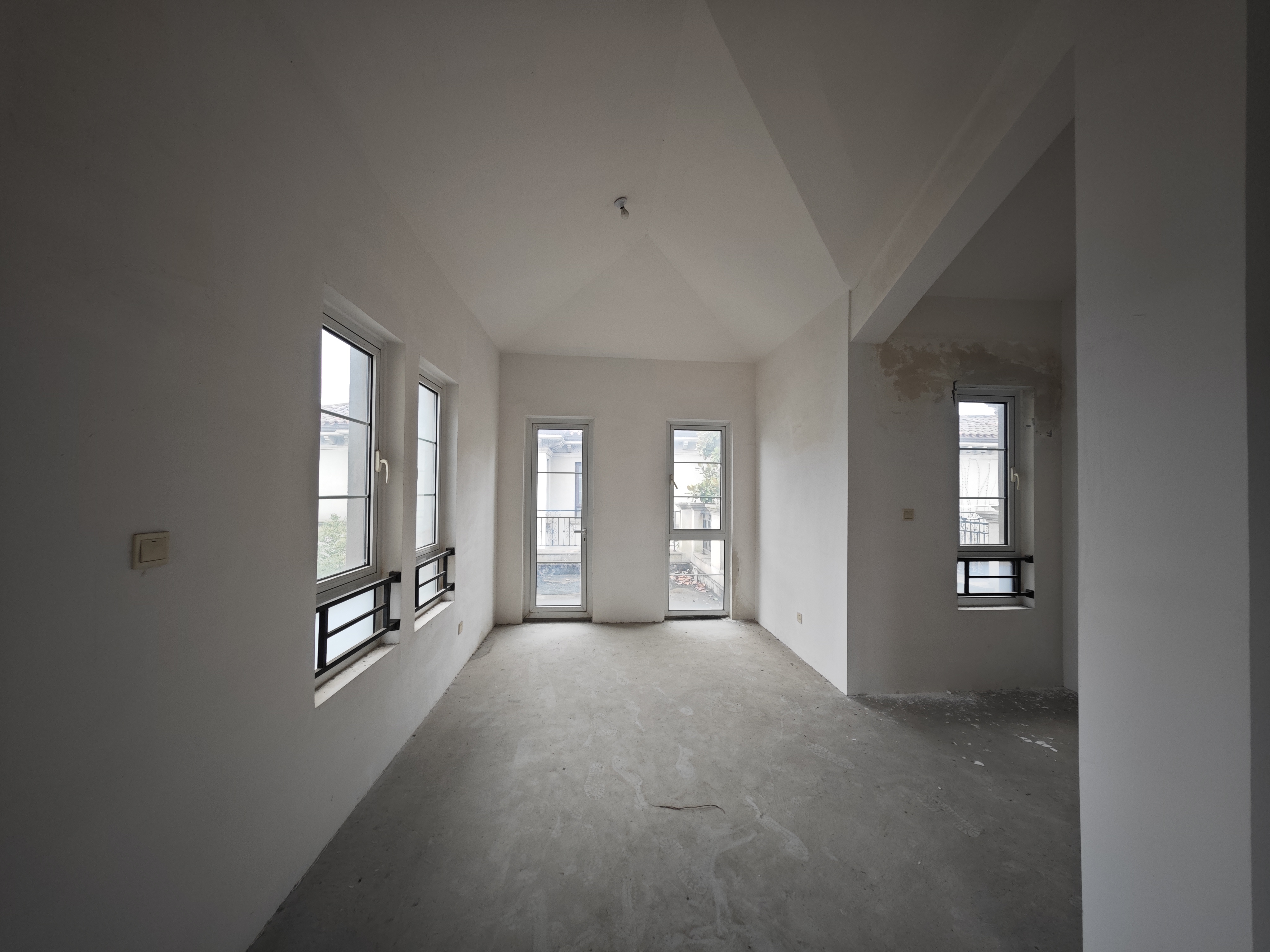 顺发御园 5室2厅3卫 300m&sup2;