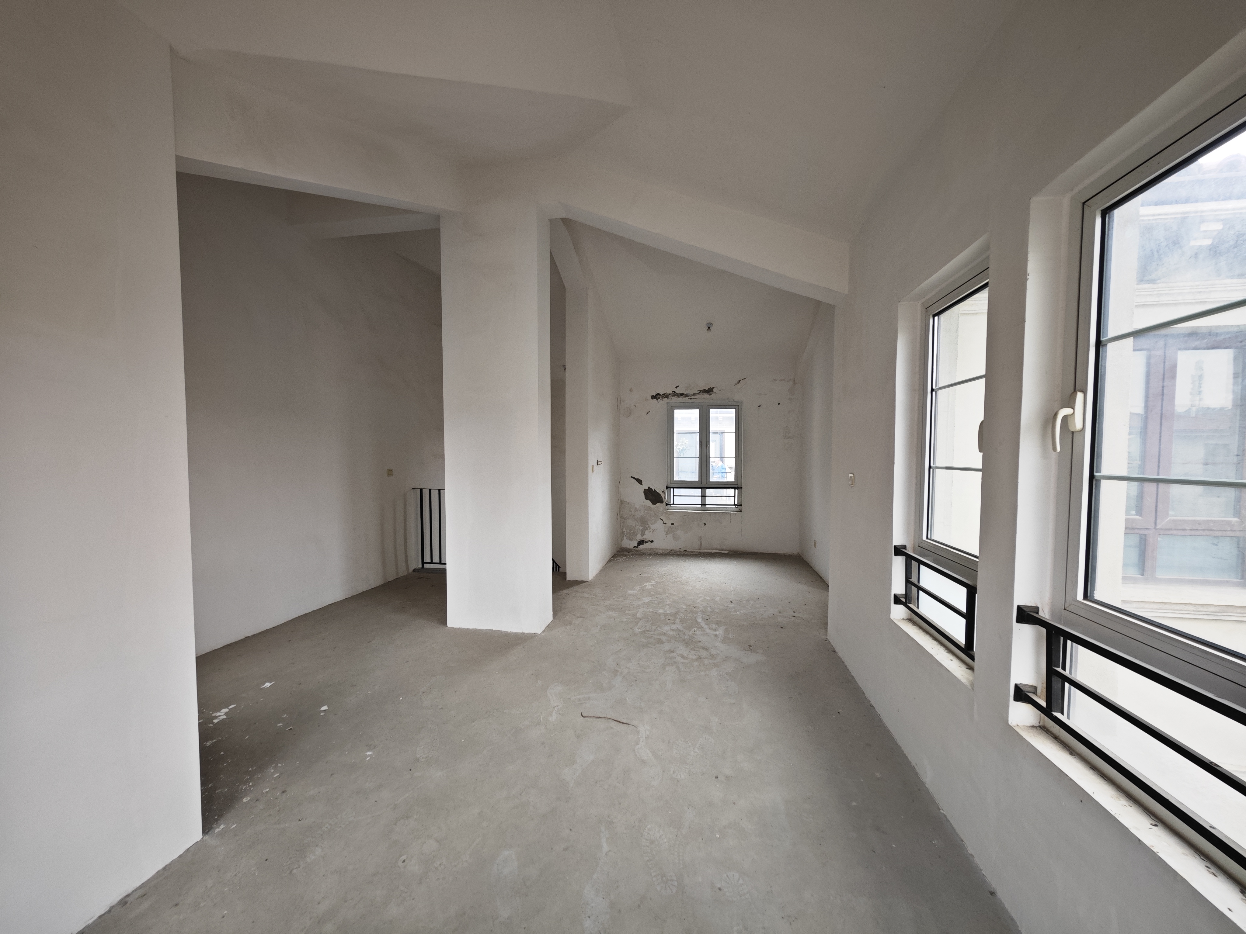 顺发御园 5室2厅3卫 300m&sup2;