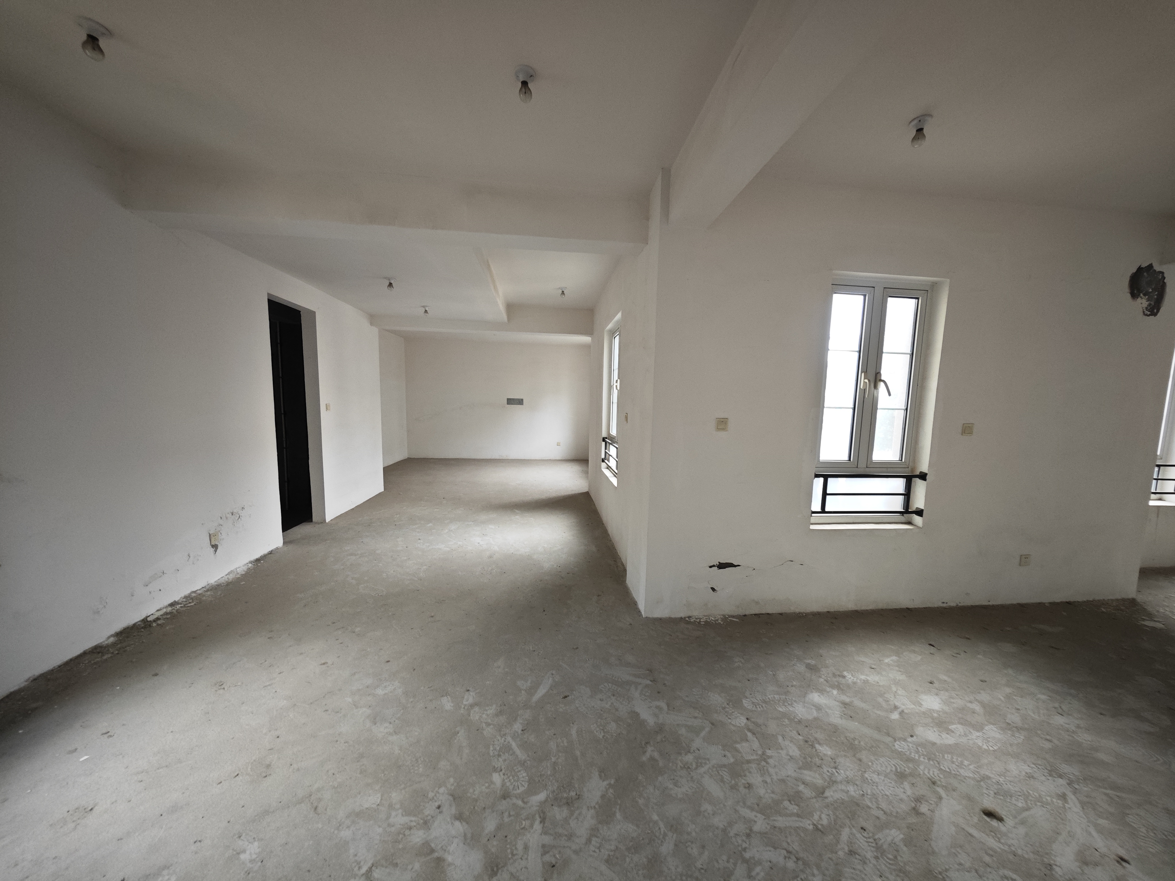 顺发御园 5室2厅3卫 300m&sup2;