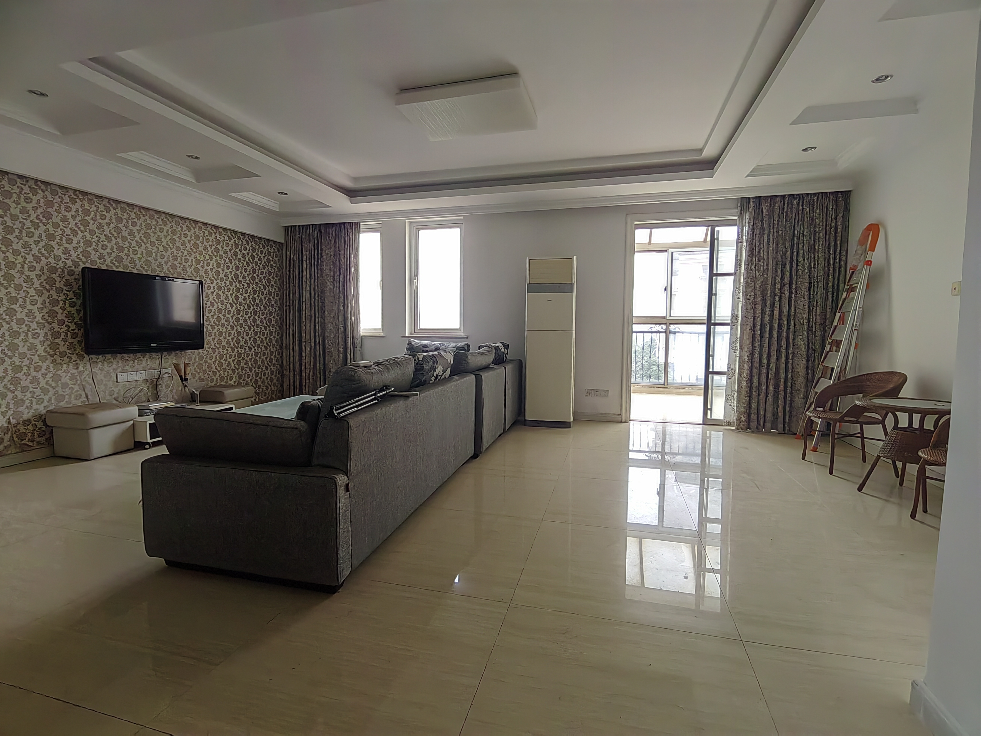 军山花园 1室厅卫 240m&sup2;