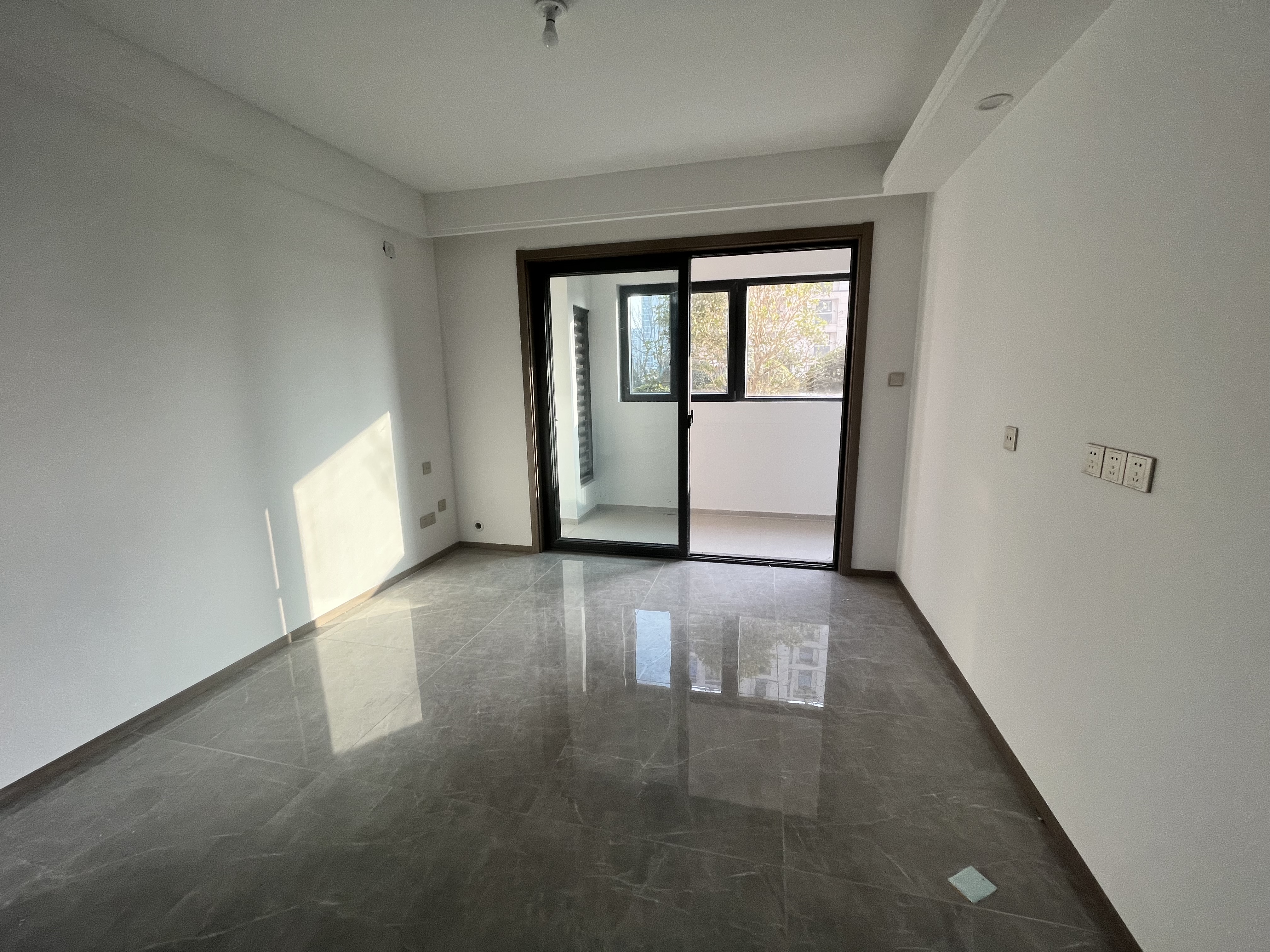华禧铭苑 3室2厅2卫 102m&sup2;