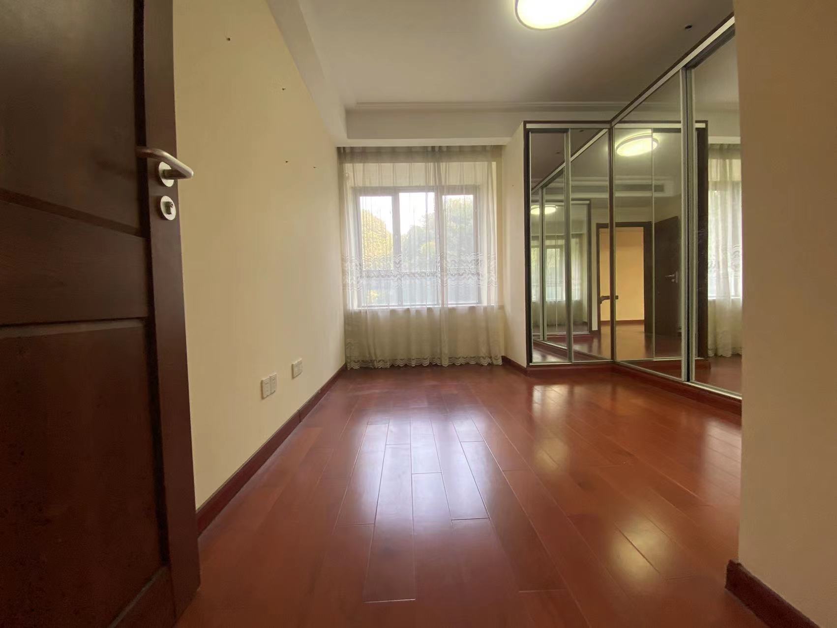 金鼎湾花园 3室2厅2卫 168m&sup2;