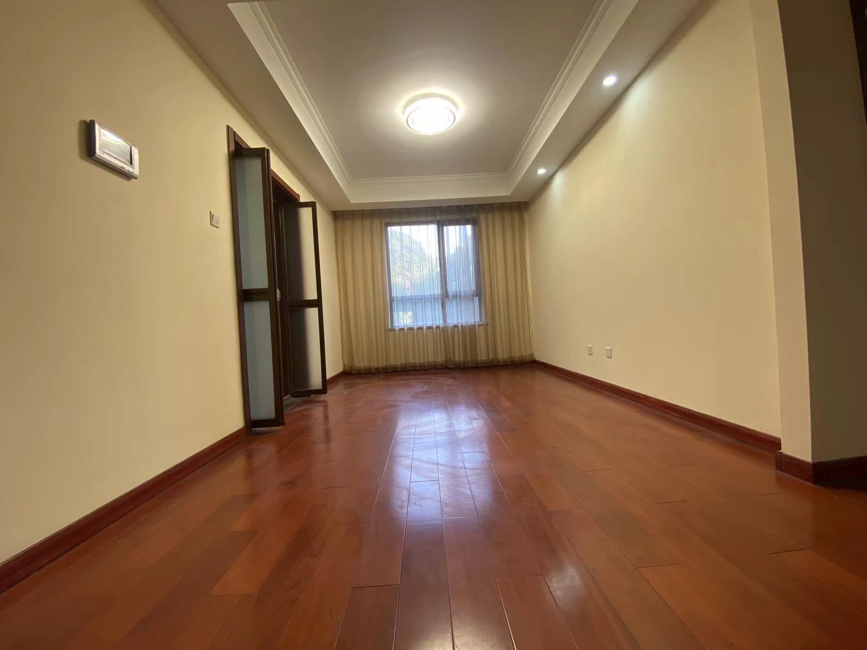 金鼎湾花园 3室2厅2卫 168m&sup2;