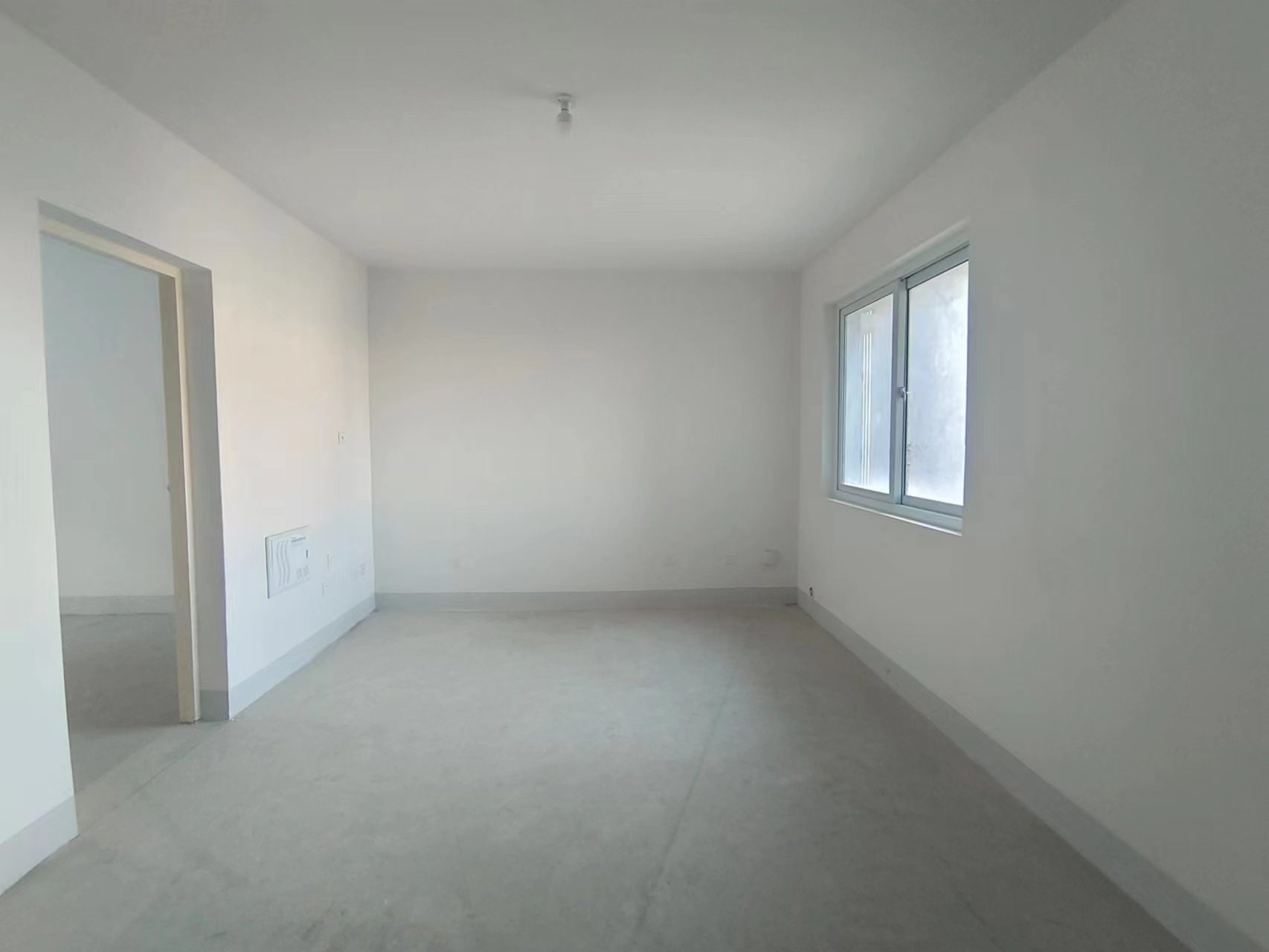 江畔花苑 3室1厅1卫 108.00m&sup2;