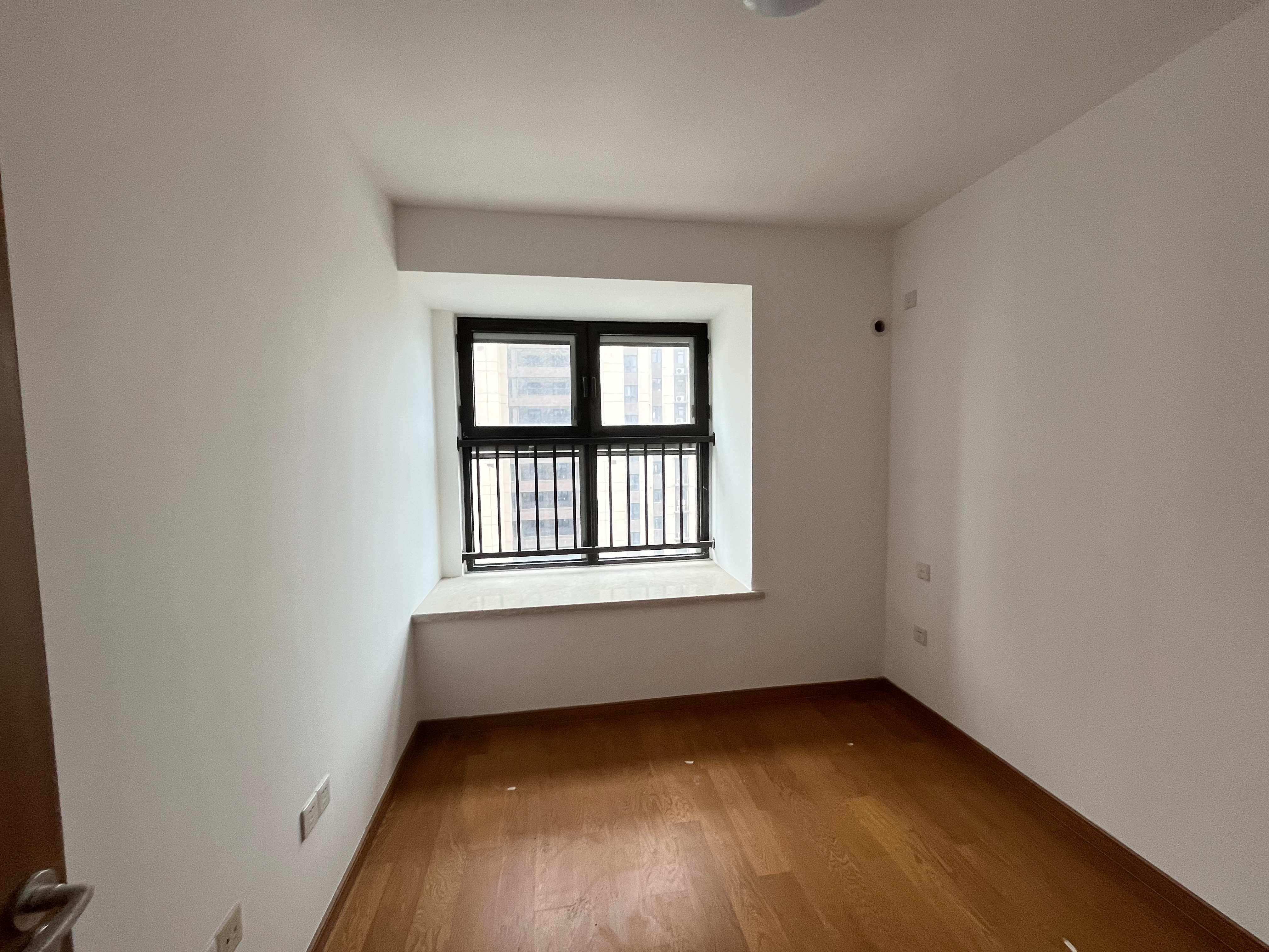 绿地新里城 3室2厅1卫 93m&sup2;