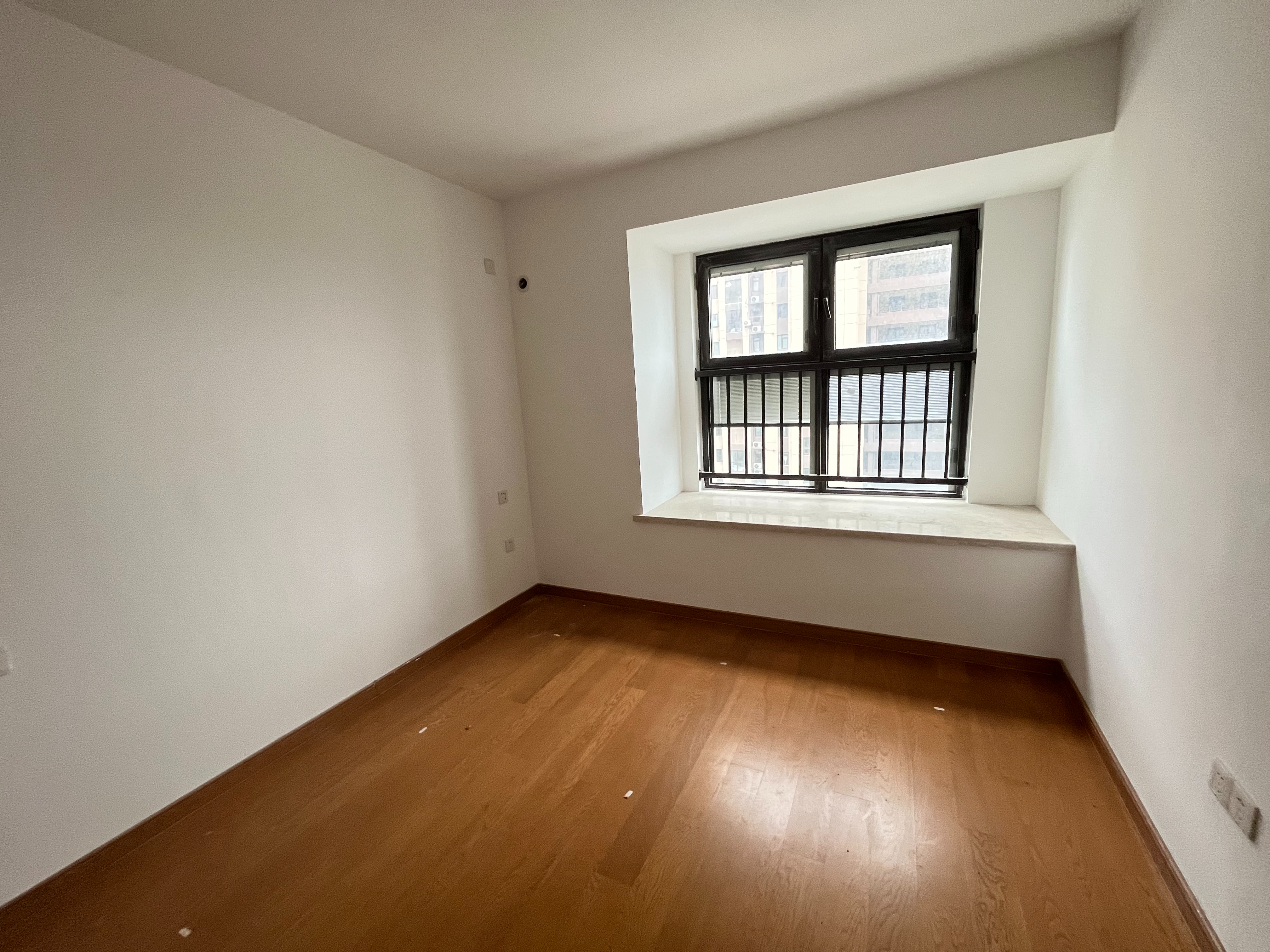 绿地新里城 3室2厅1卫 93m&sup2;