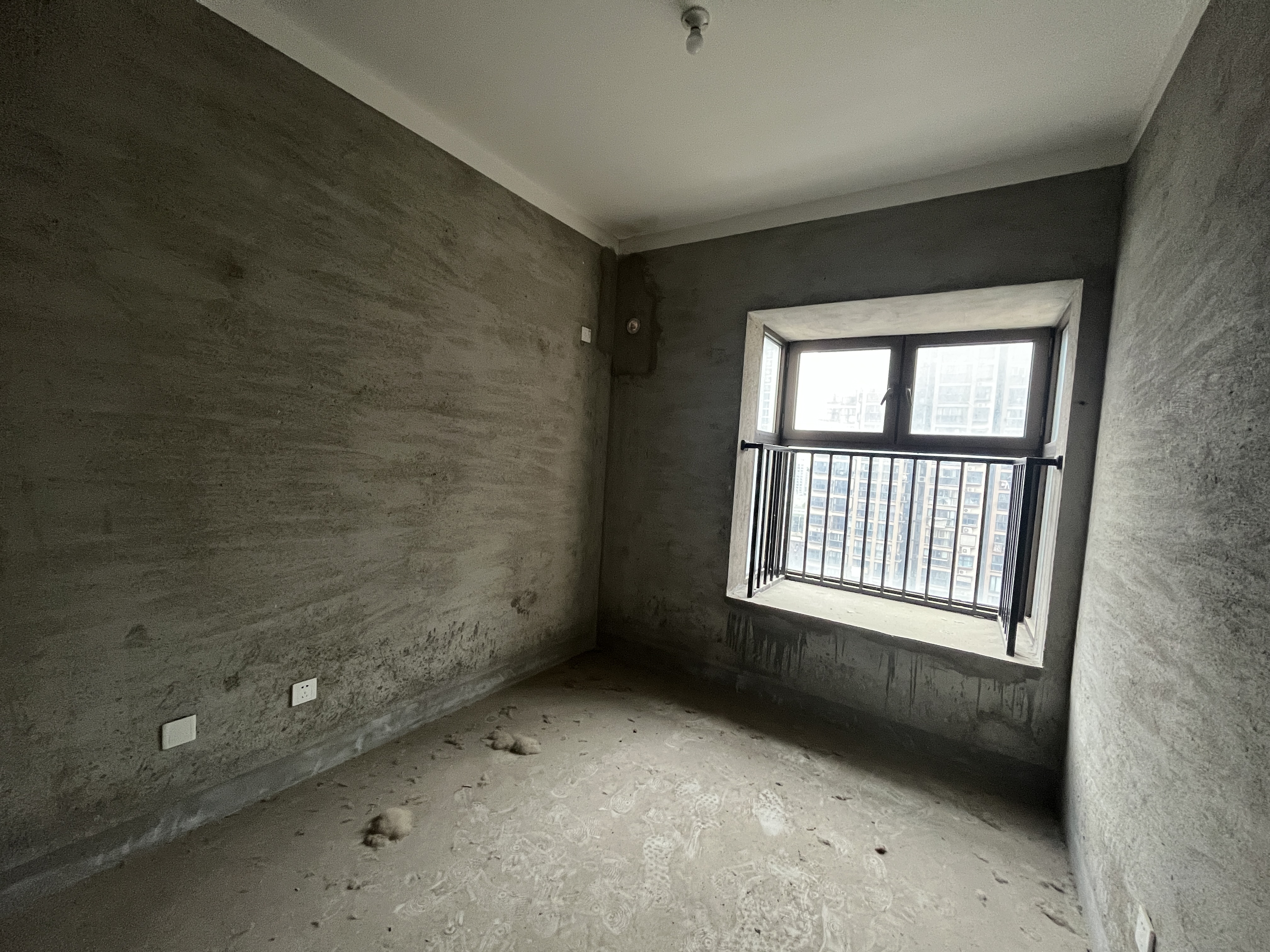 华强城 3室2厅2卫 128.43m²