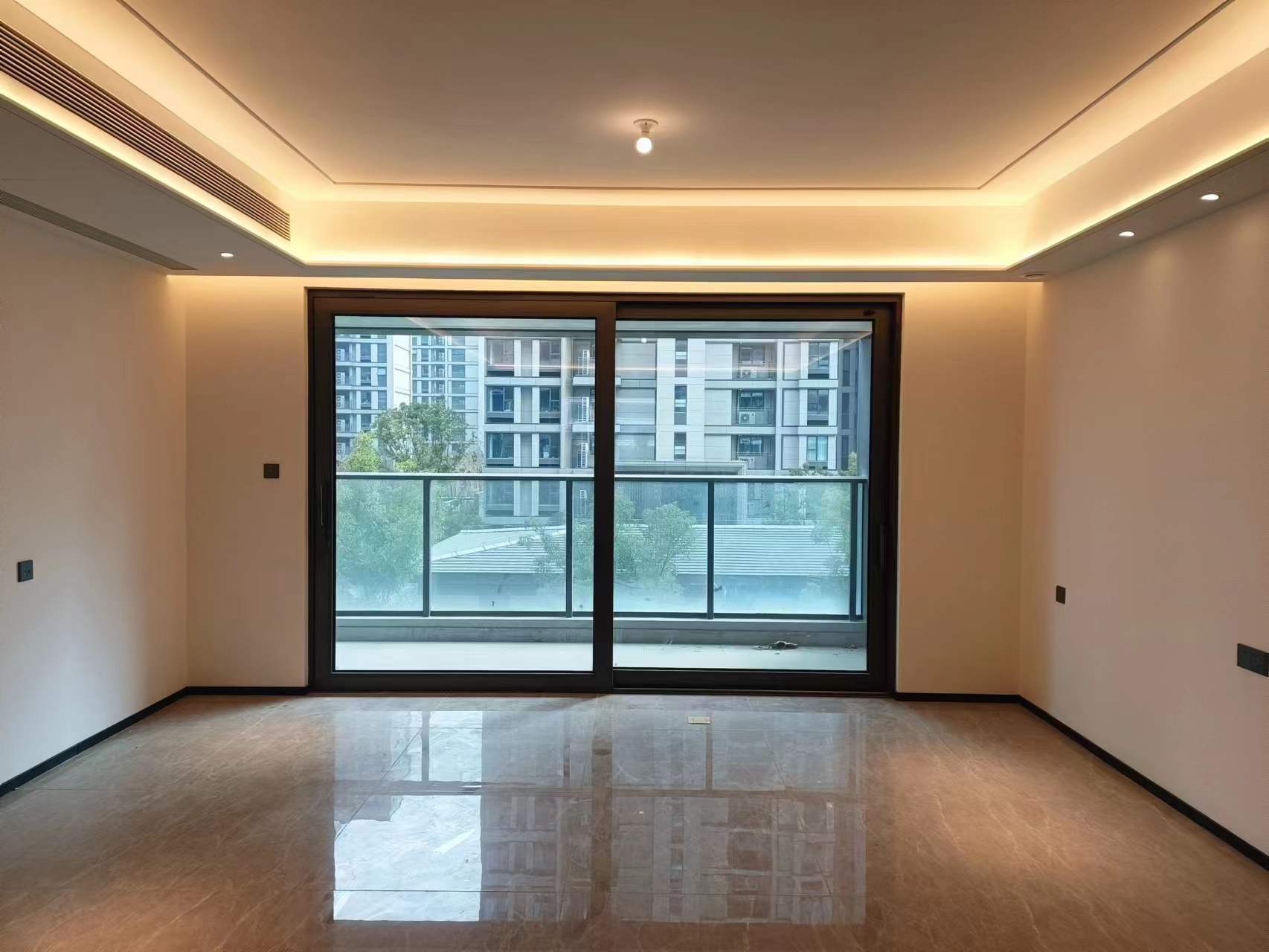 万科方圆 3室2厅2卫 130m&sup2;
