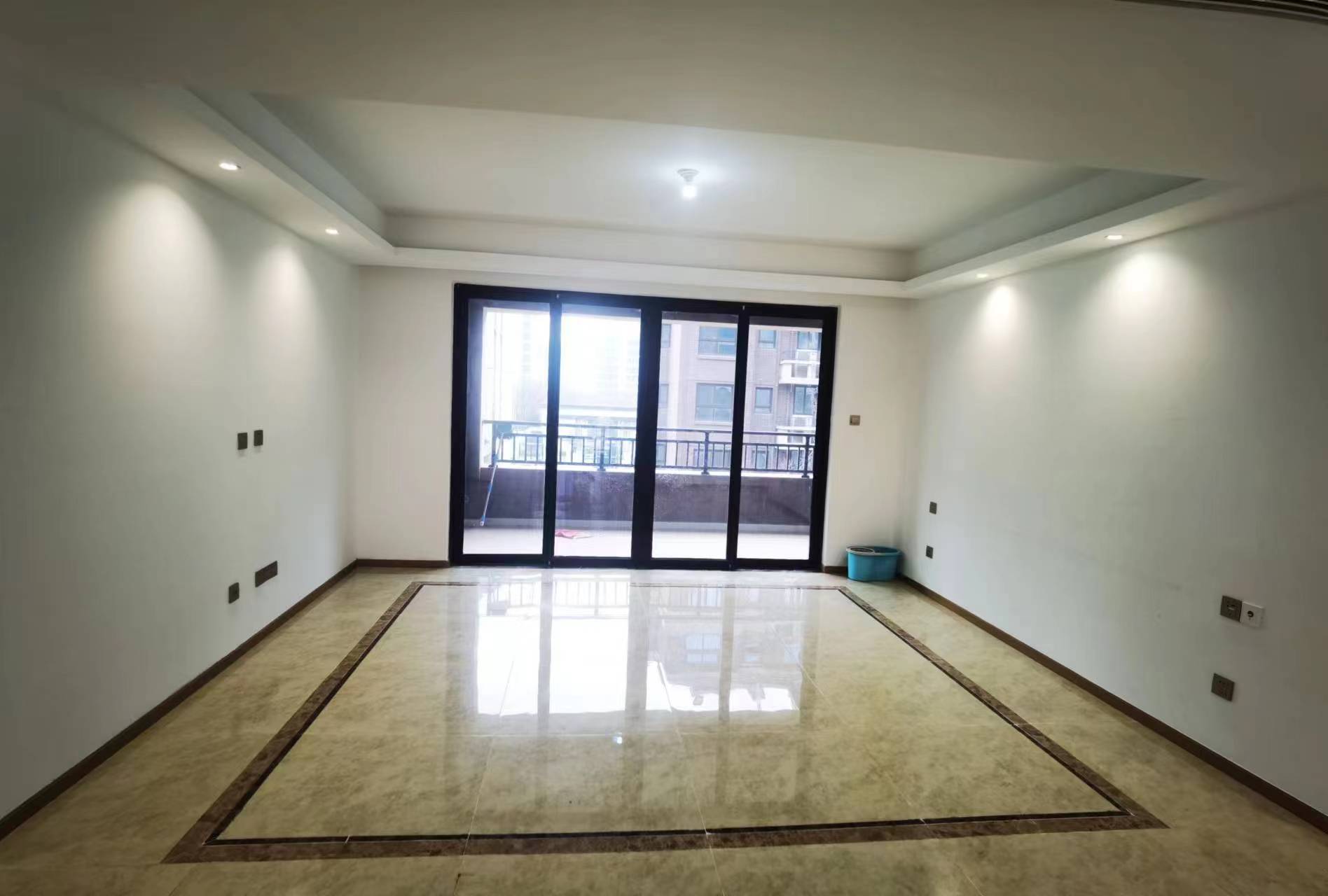 林肯公园 4室2厅2卫 145m&sup2;