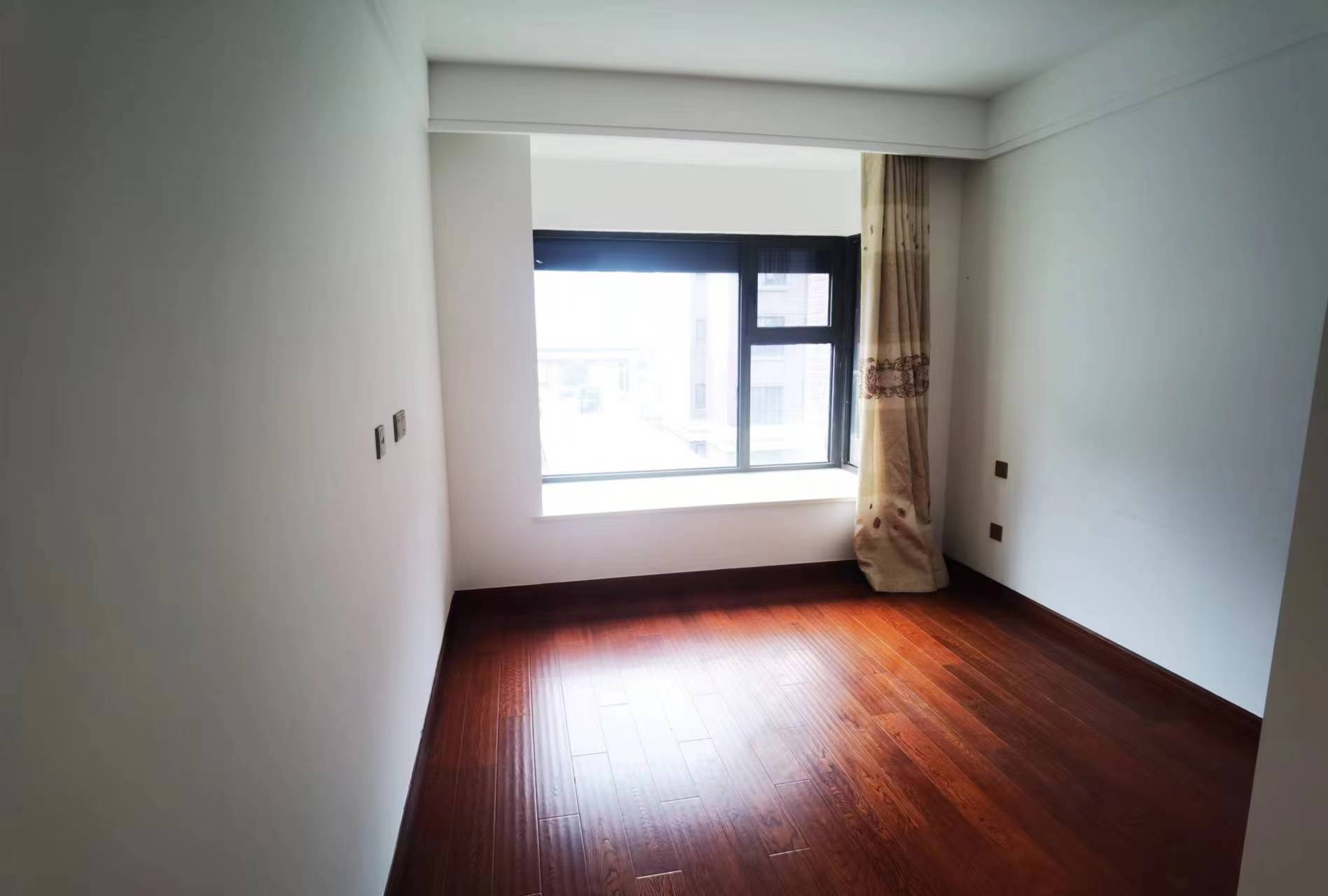 林肯公园 4室2厅2卫 145m&sup2;