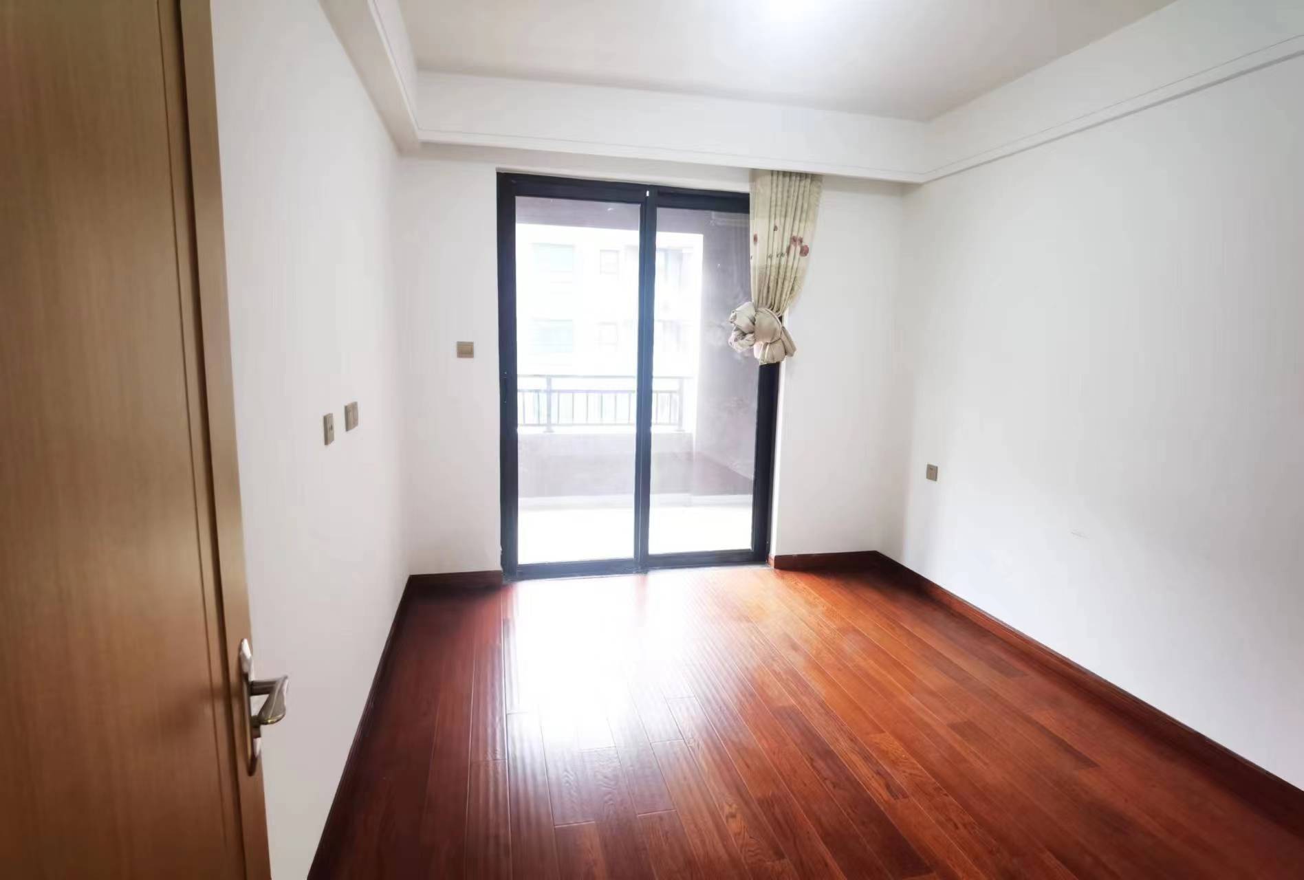 林肯公园 4室2厅2卫 145m&sup2;