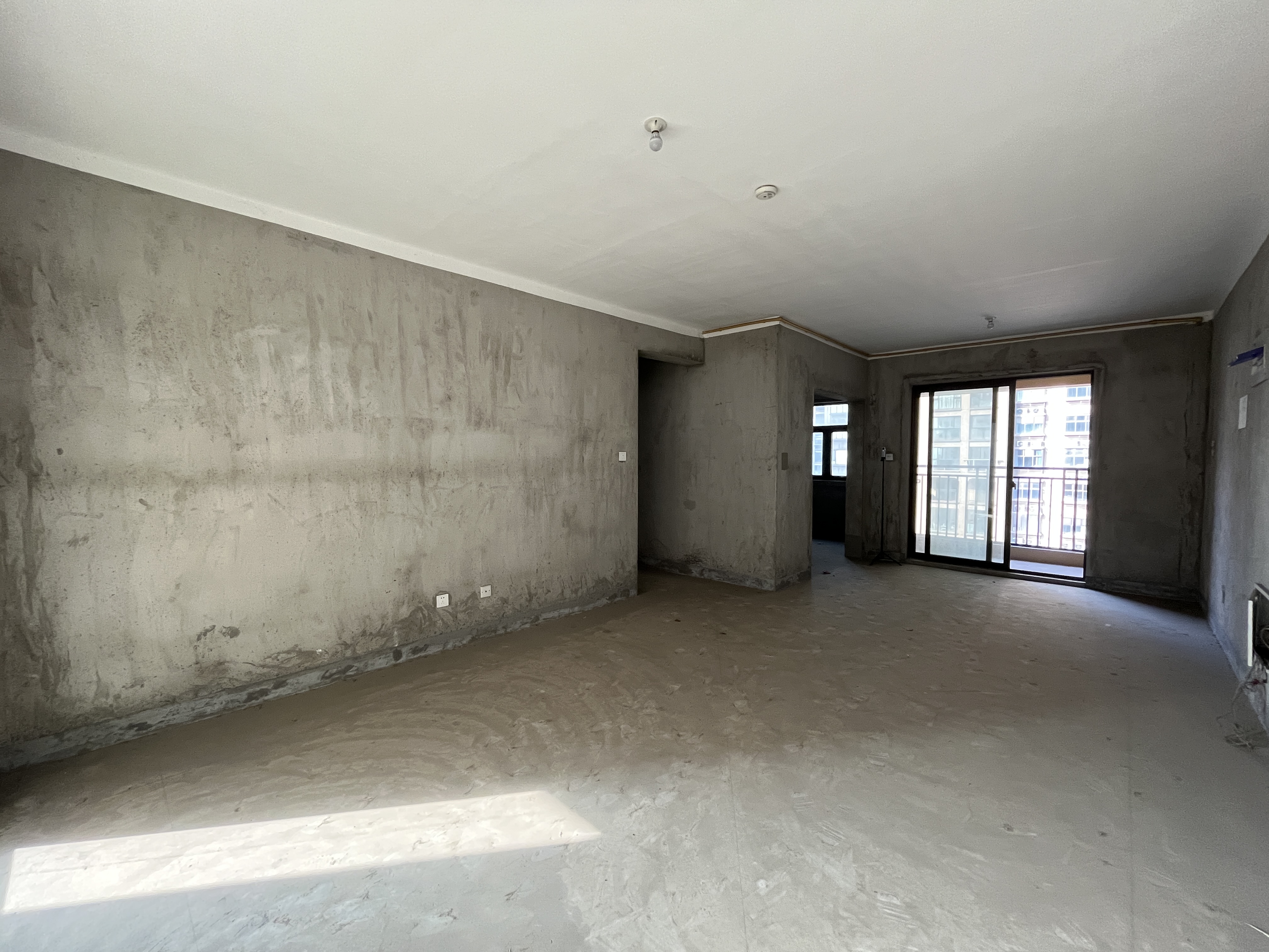 华强城 3室2厅2卫 128.3m²