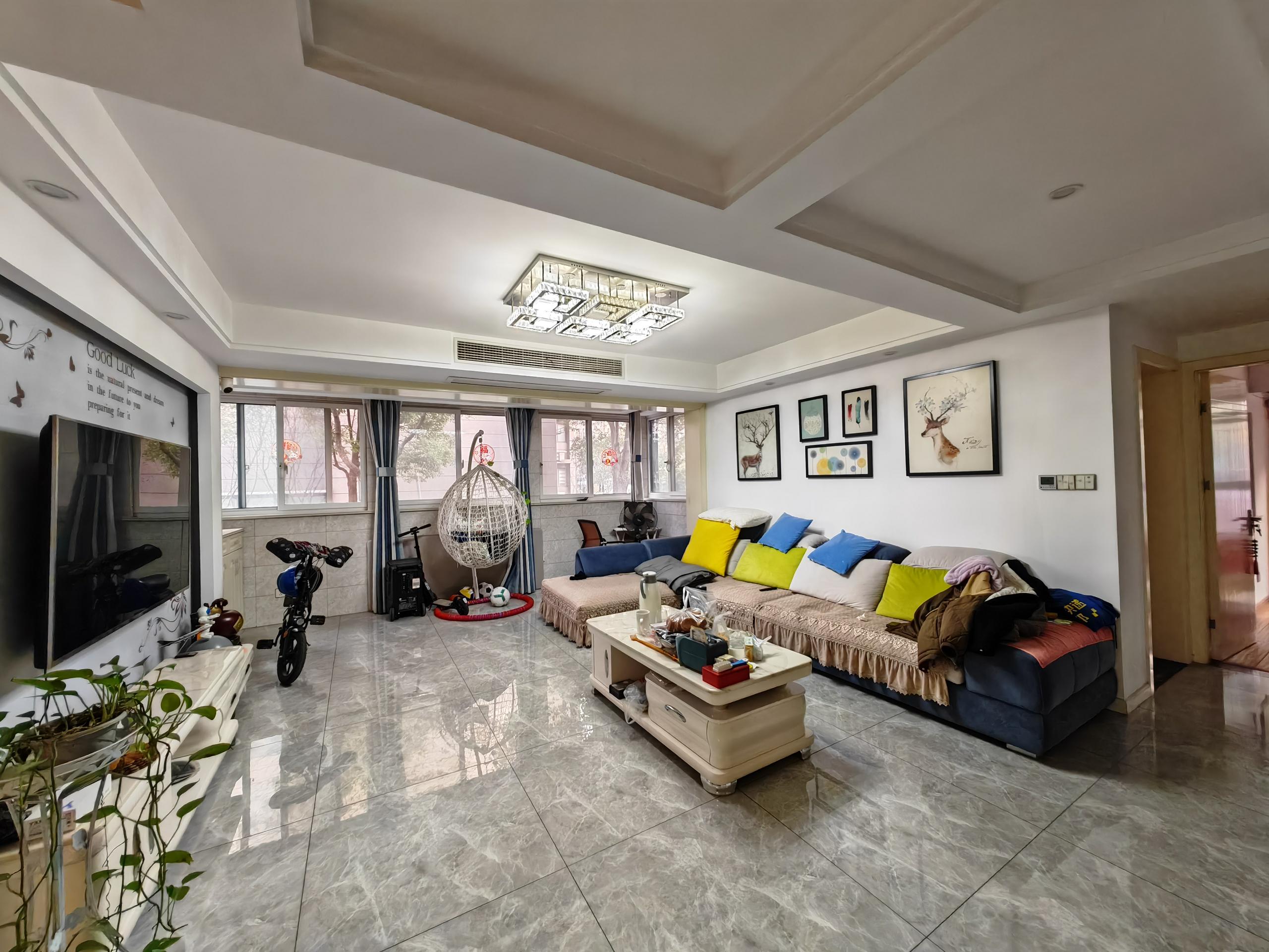 三里墩花苑 3室2厅2卫 136.00m&sup2;