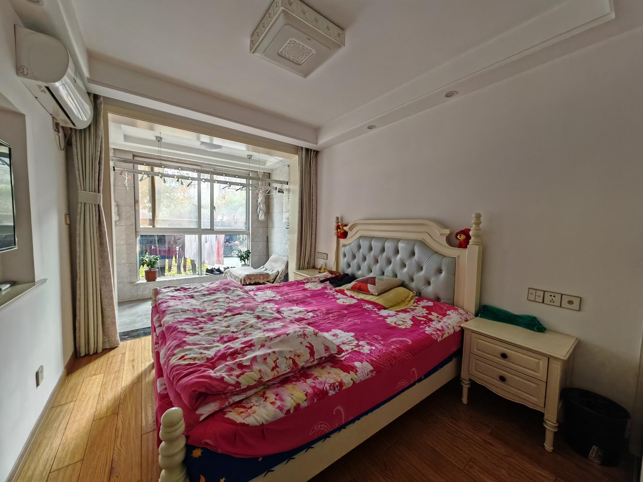 三里墩花苑 3室2厅2卫 136.00m&sup2;