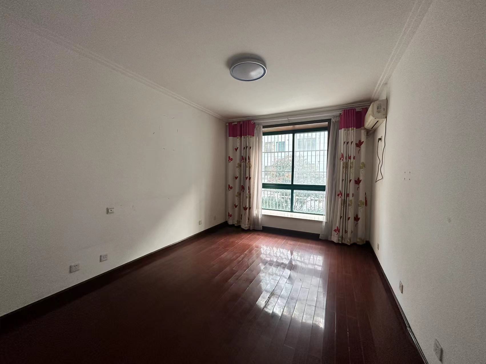 星源佳苑 3室2厅1卫 136m&sup2;