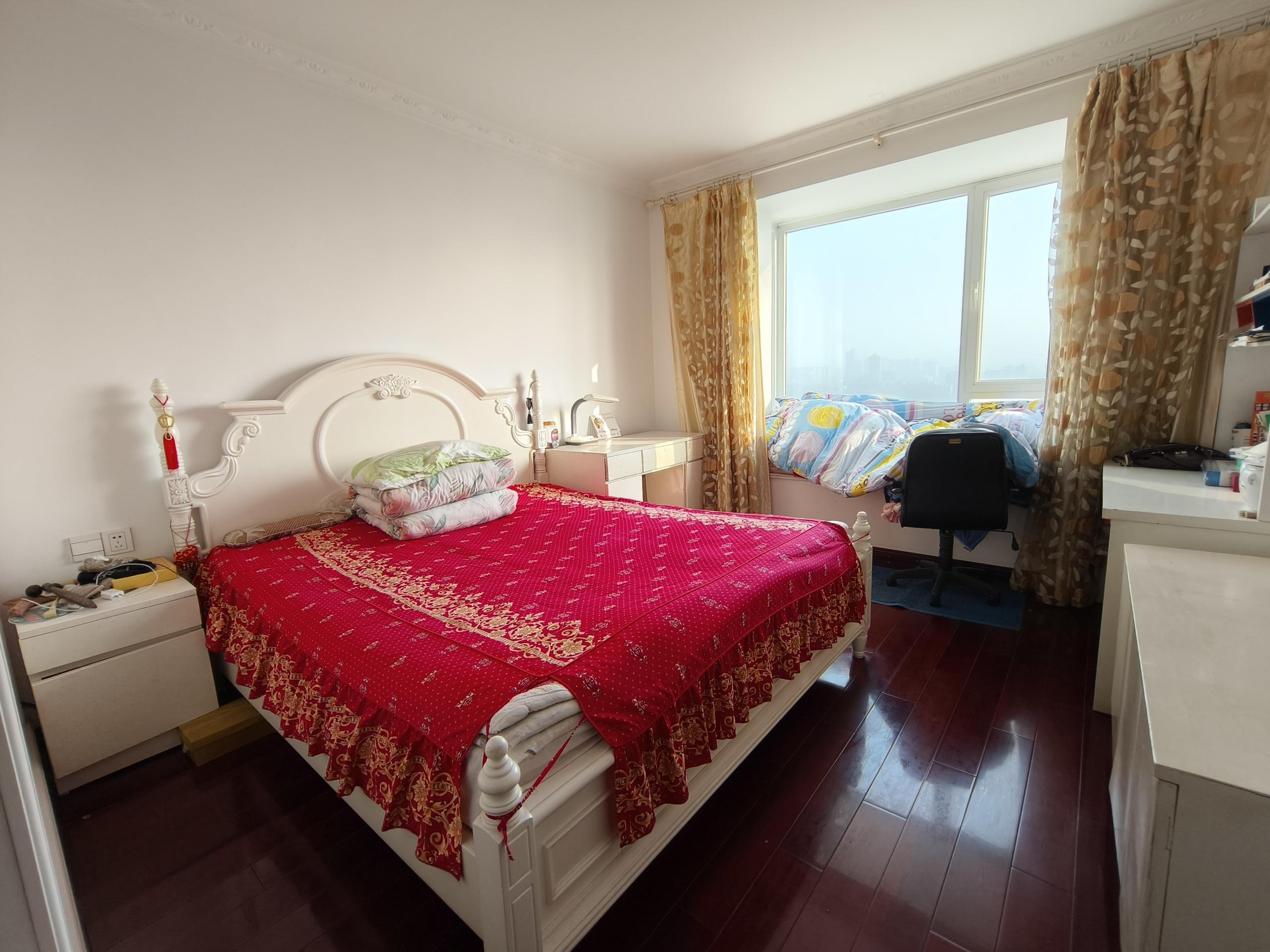 江海名苑南区 3室2厅2卫 156.00m&sup2;