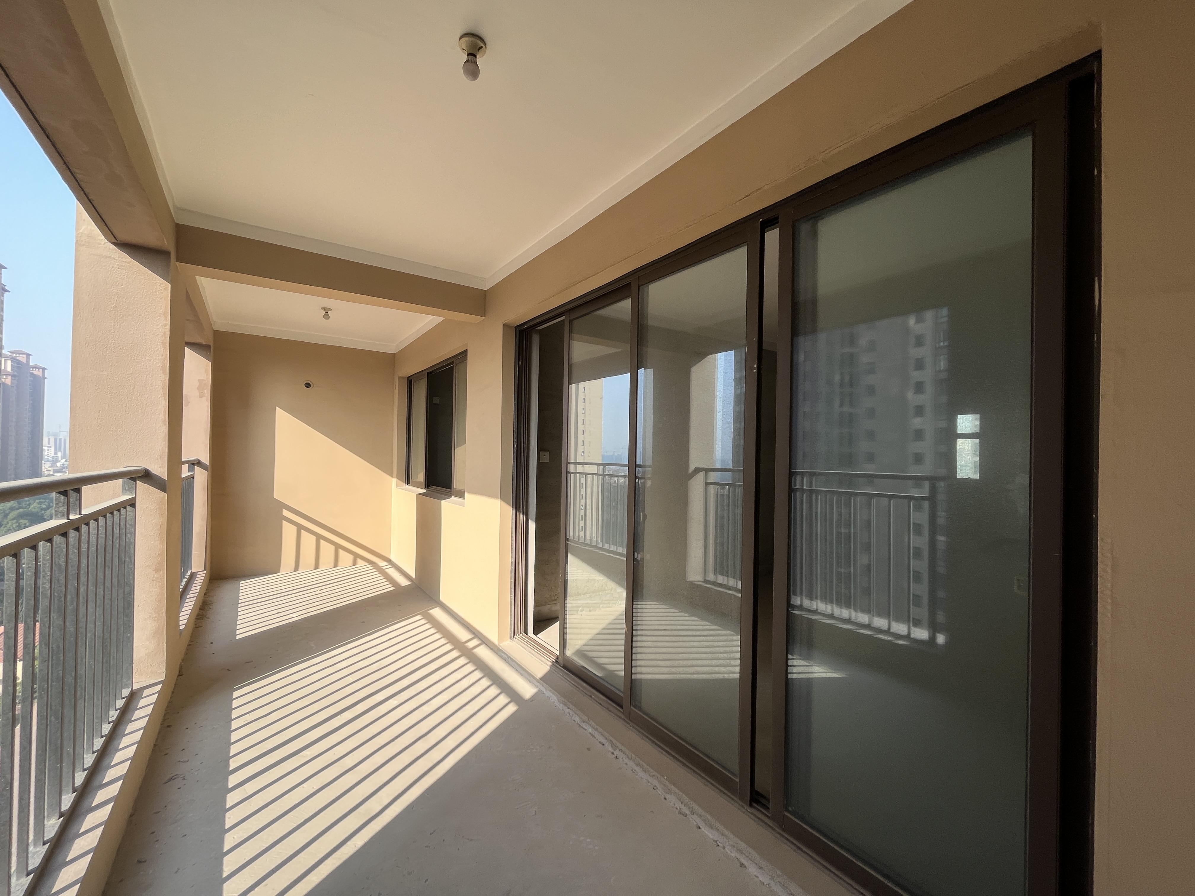 华强城 3室2厅2卫 128m&sup2;