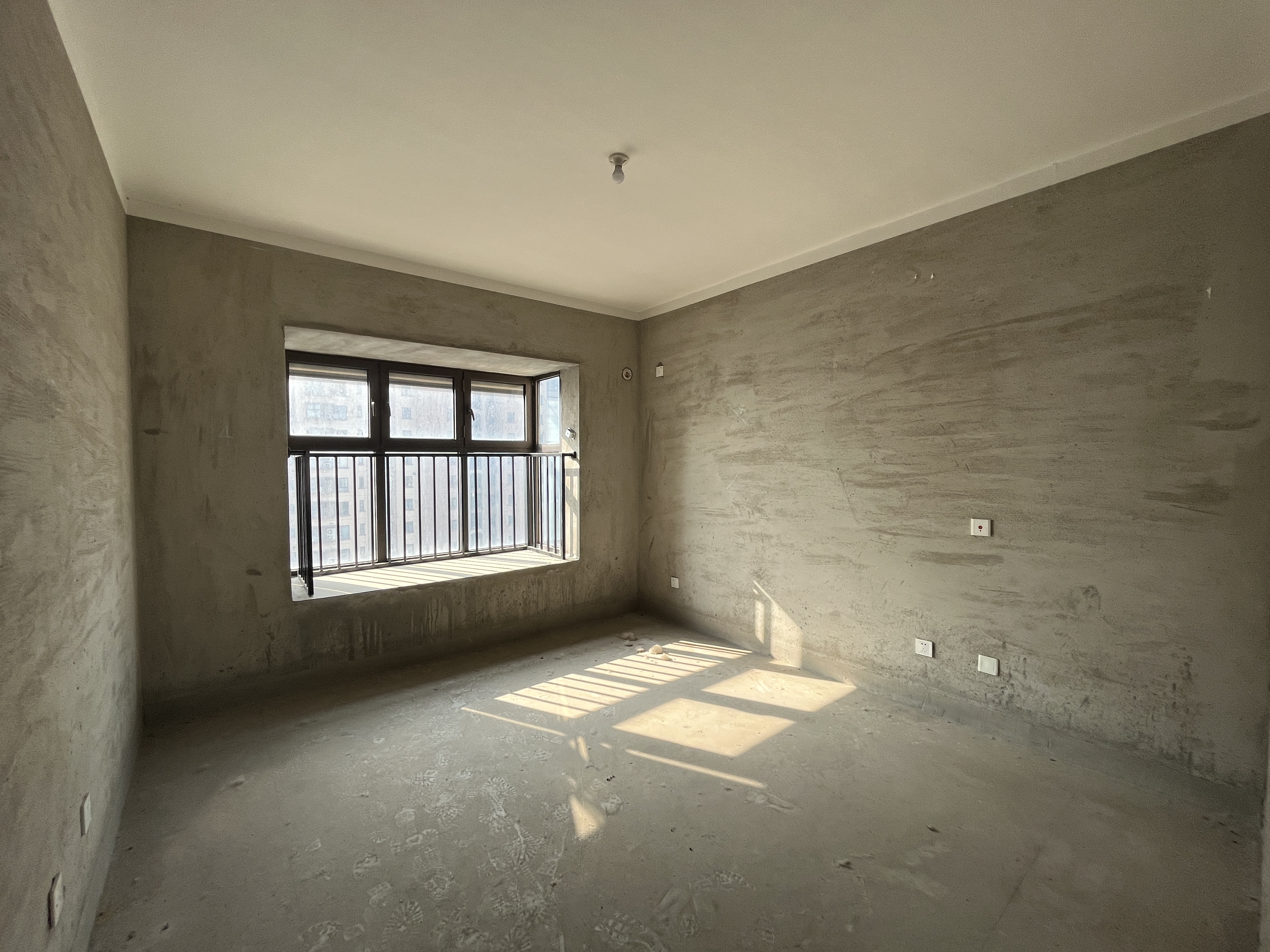 华强城 3室2厅2卫 128m&sup2;