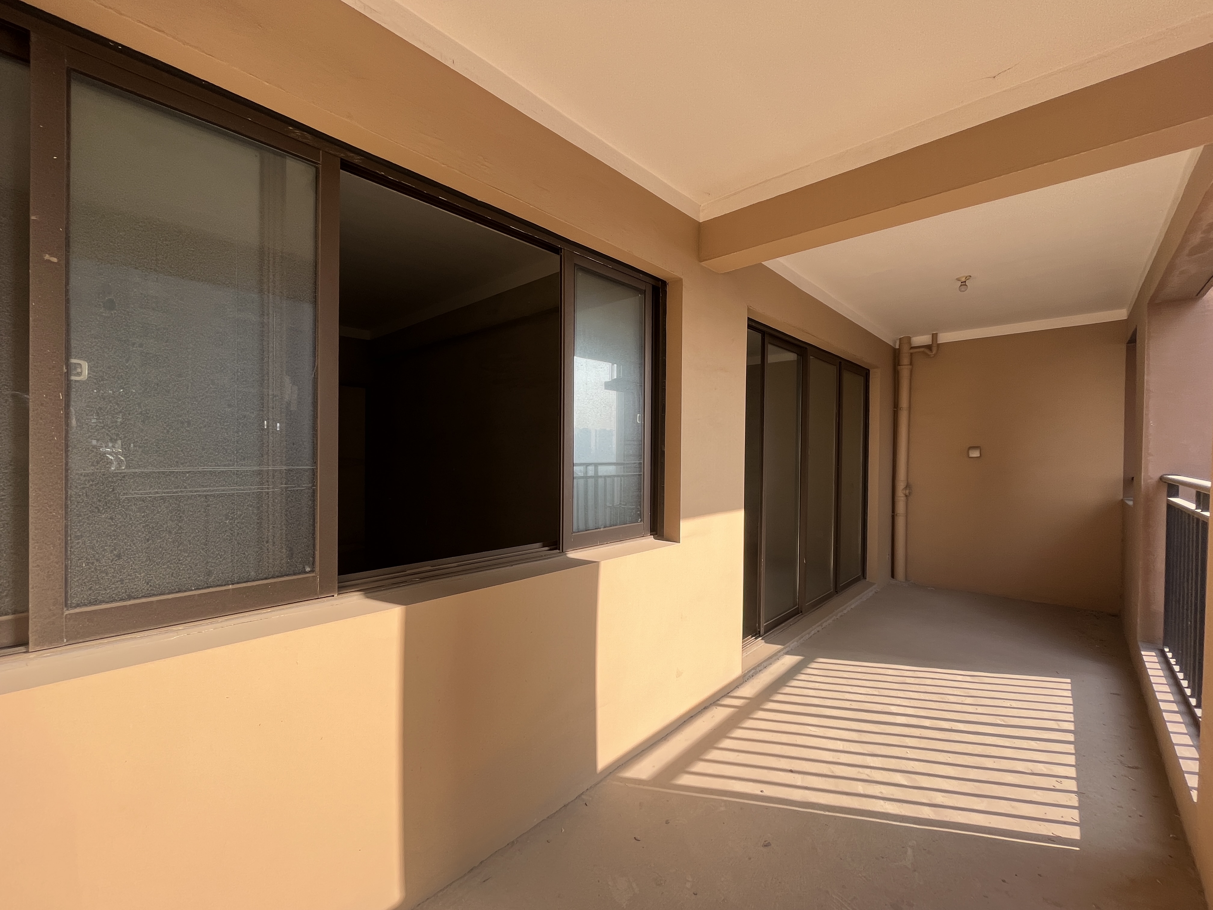 华强城 3室2厅2卫 128m&sup2;