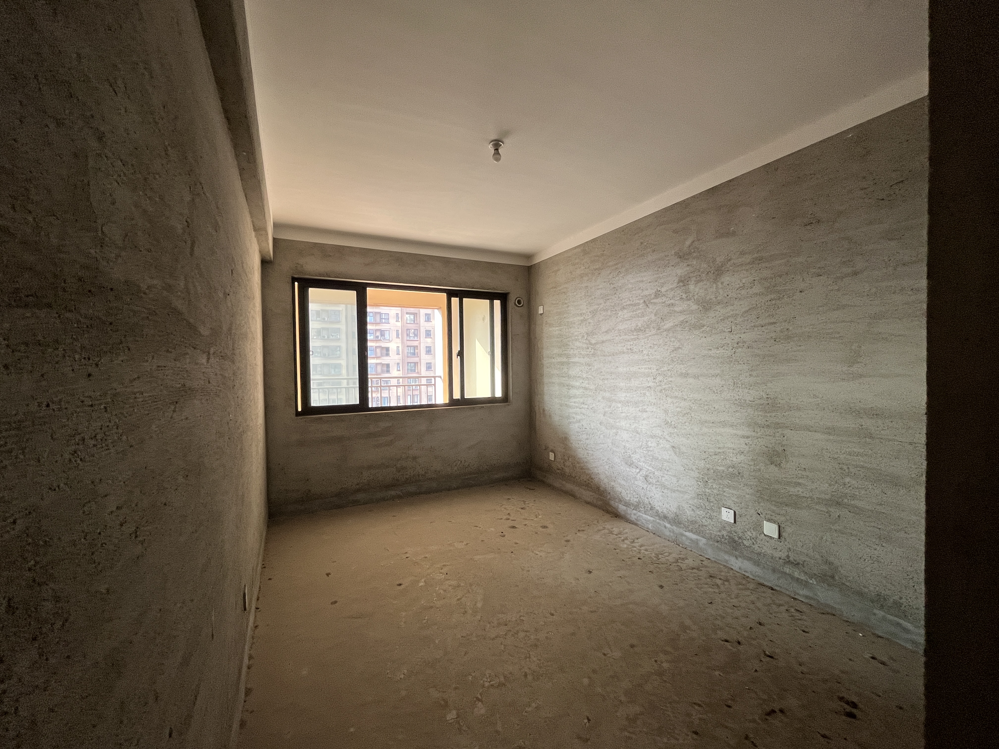 华强城 3室2厅2卫 128m&sup2;