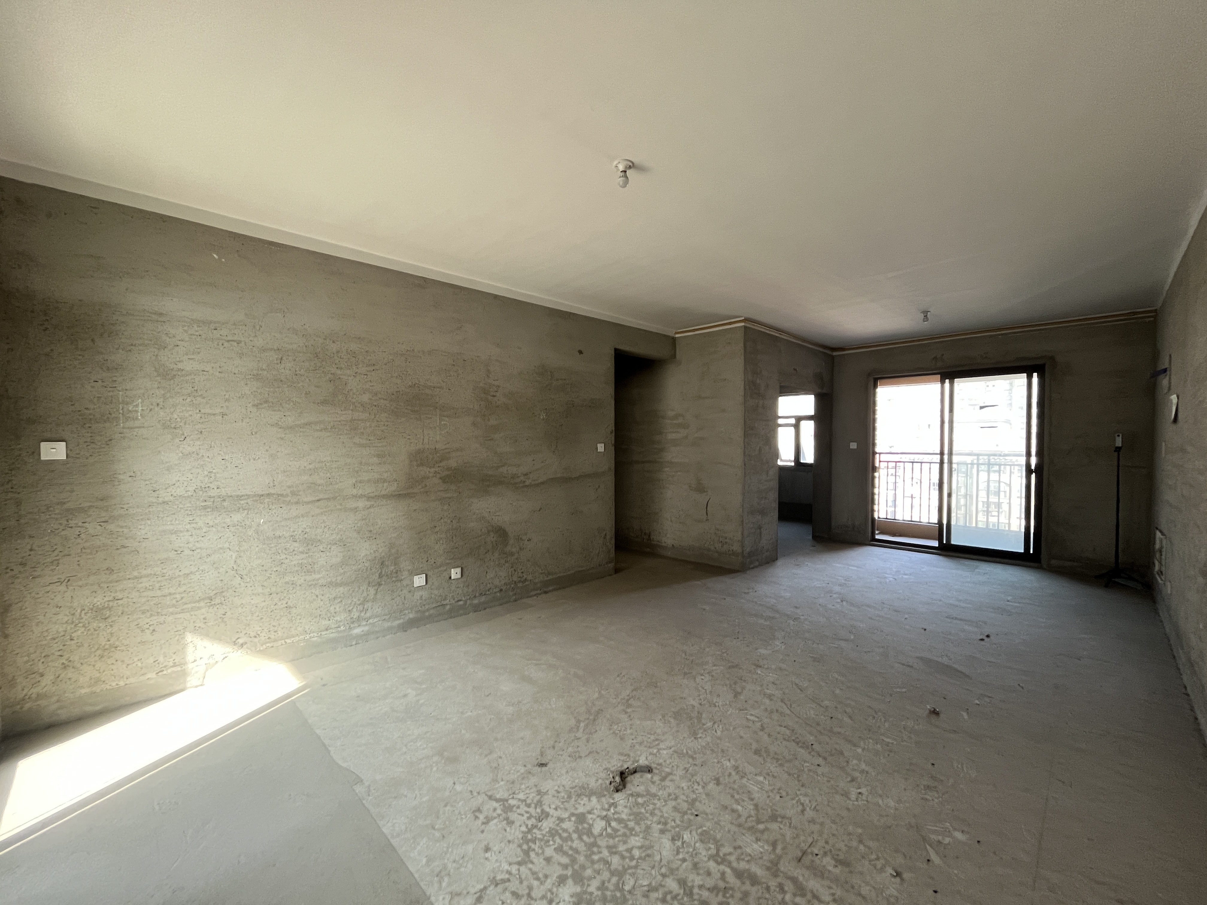 华强城 3室1厅1卫 128m²