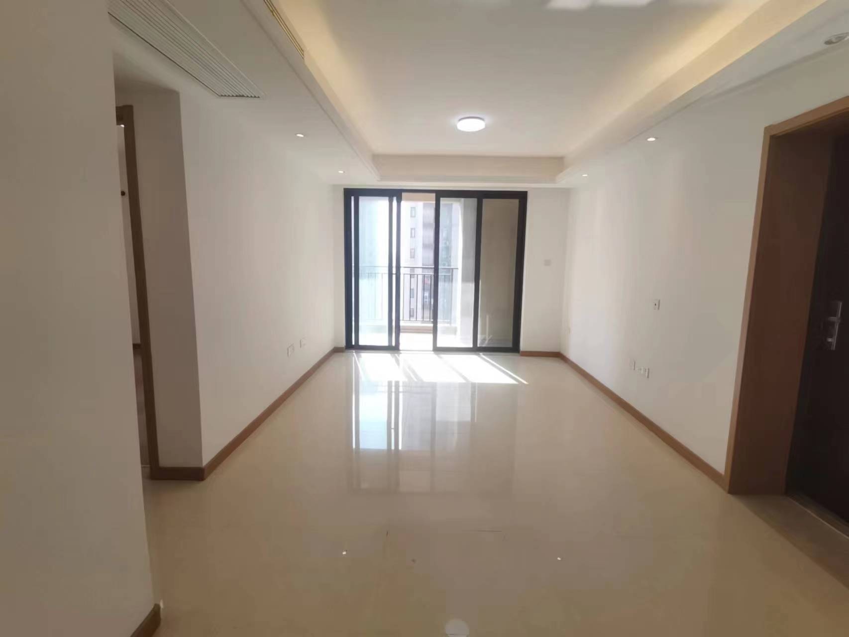 绿地新里城 3室2厅2卫 106m&sup2;