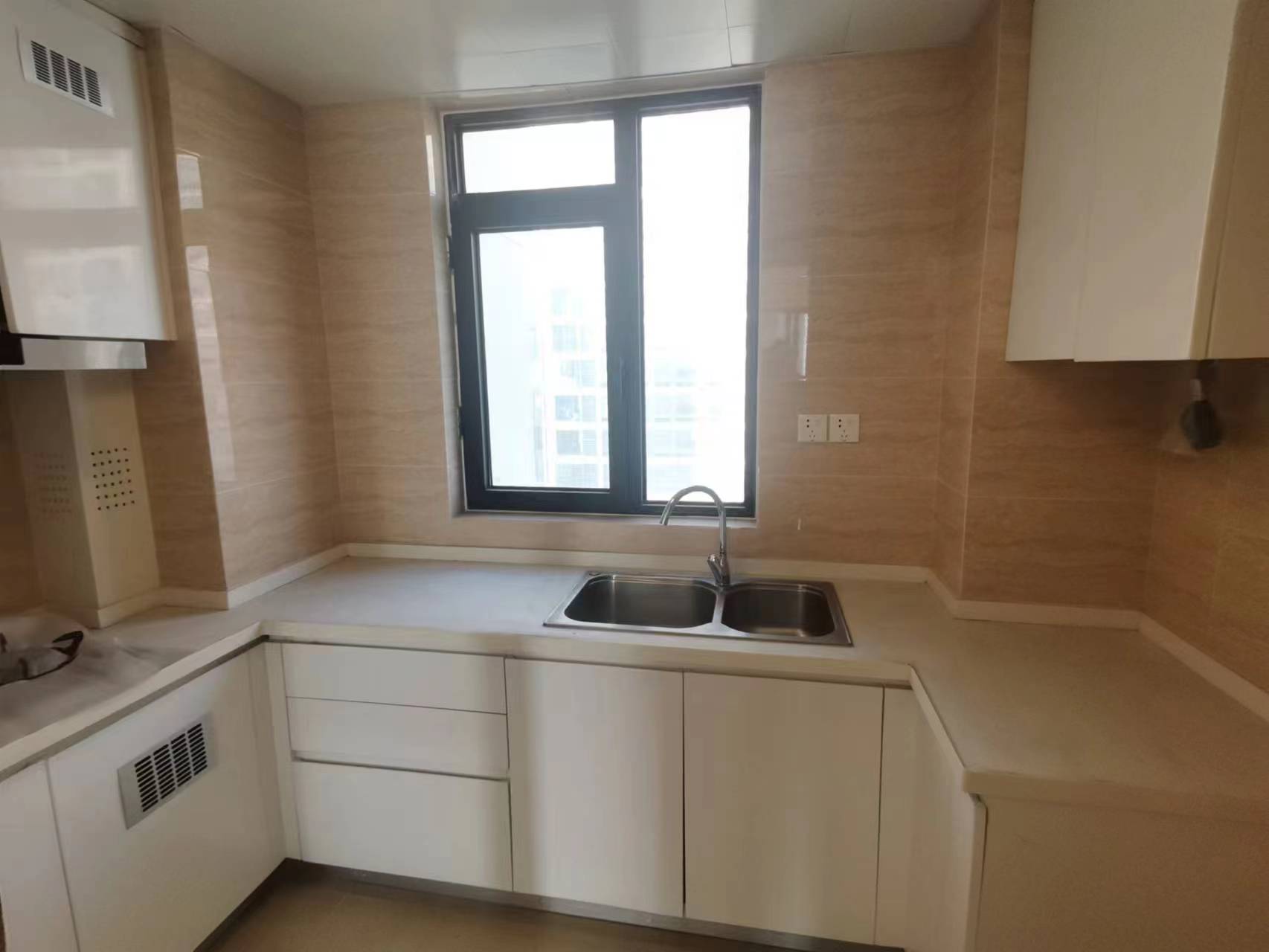 绿地新里城 3室2厅2卫 106m&sup2;