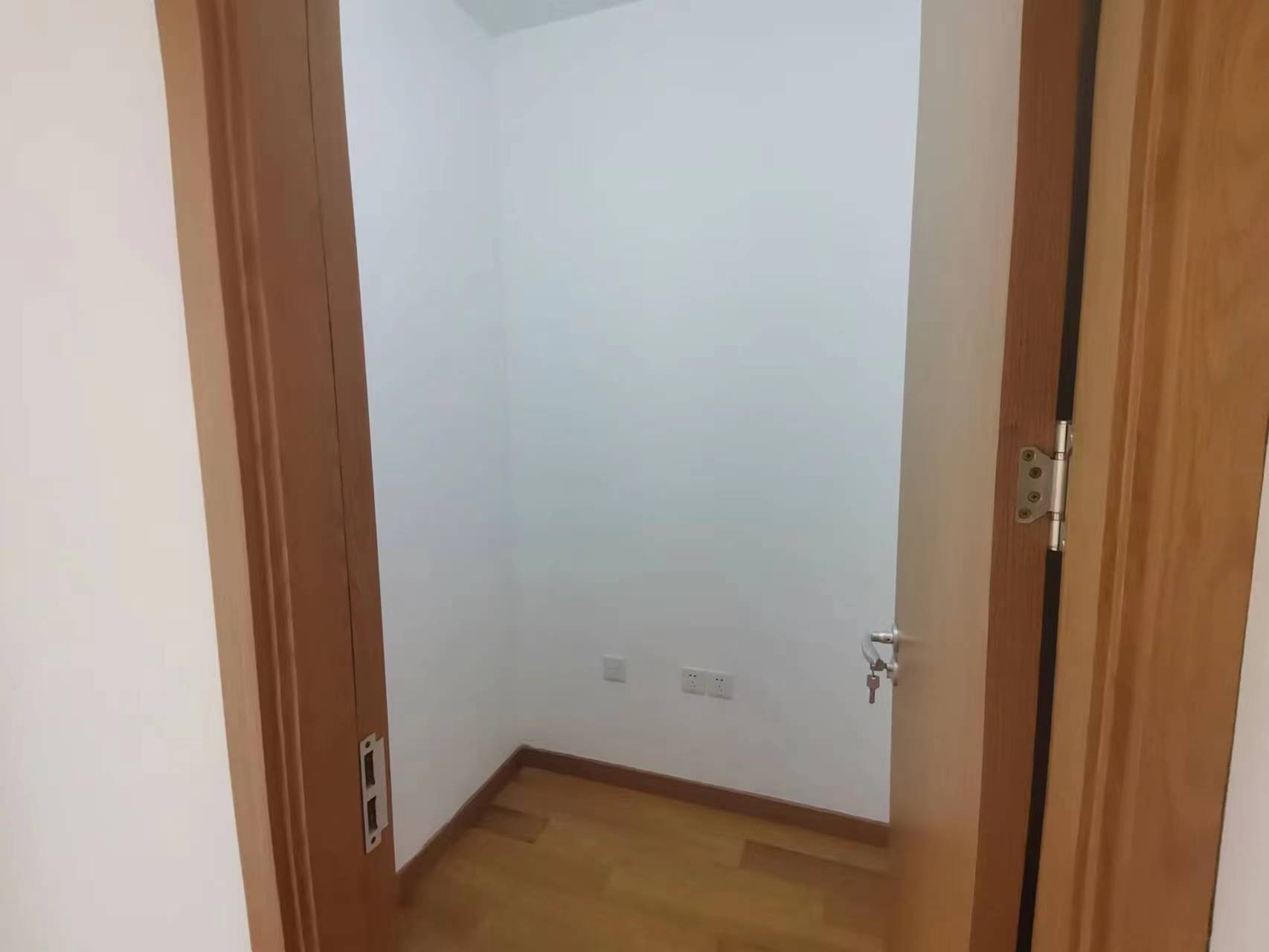 绿地新里城 3室2厅2卫 106m&sup2;