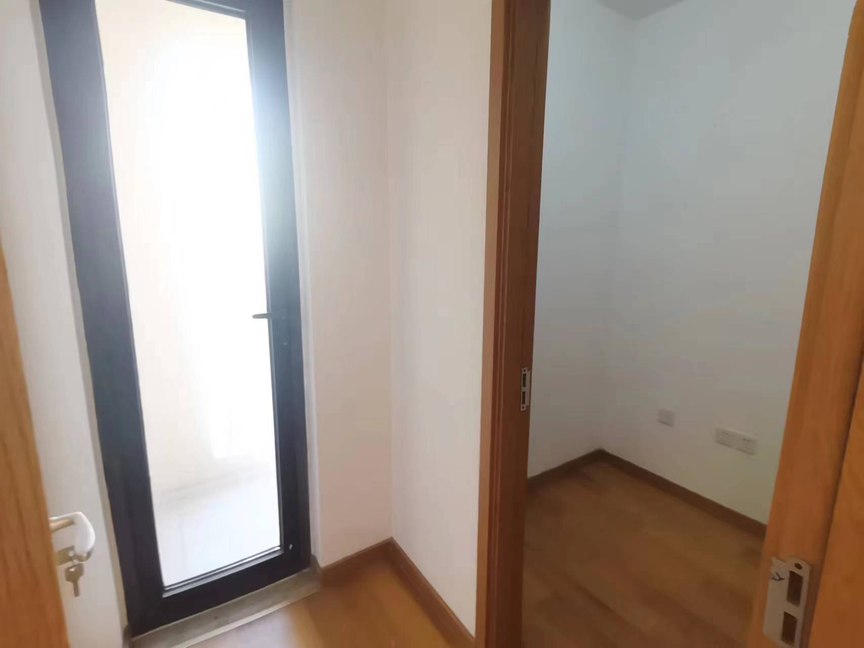 绿地新里城 3室2厅2卫 106m&sup2;