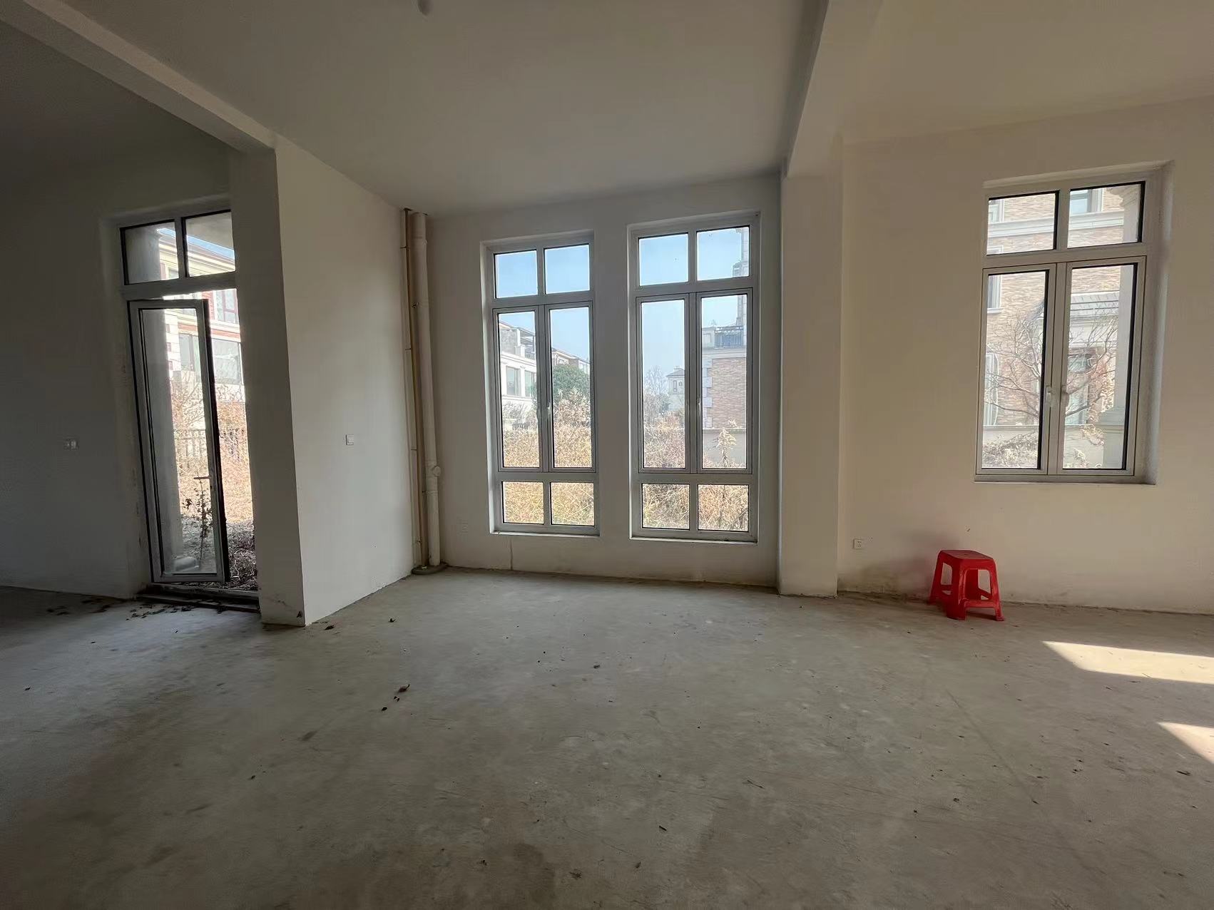 顺发御园 5室2厅4卫 333.57m²