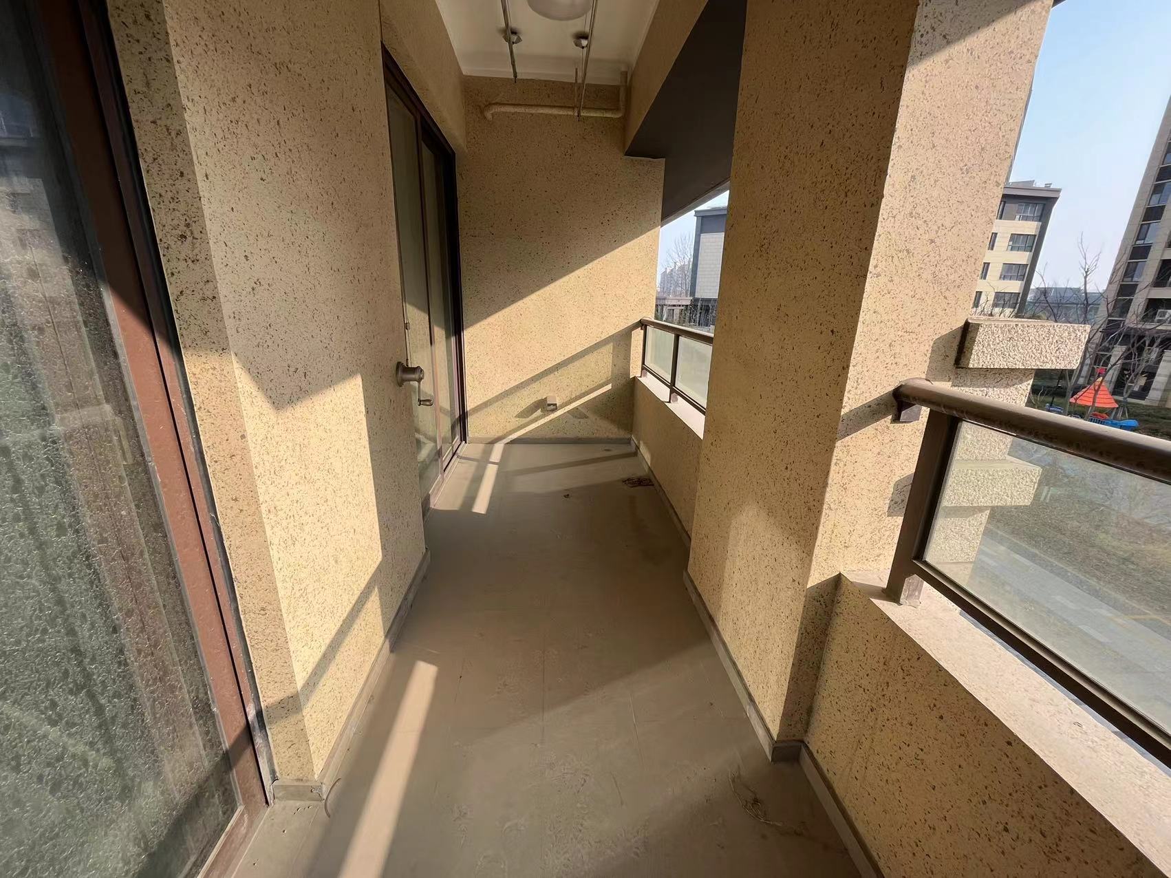 珑府 3室2厅2卫 125m²