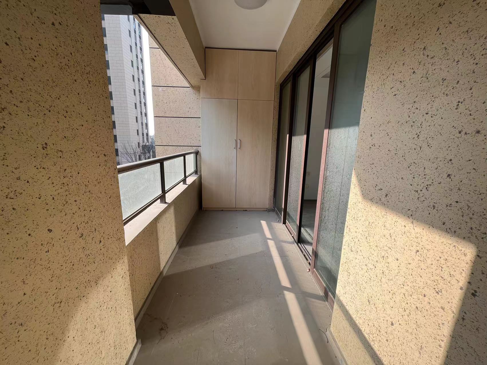 珑府 3室2厅2卫 125m²