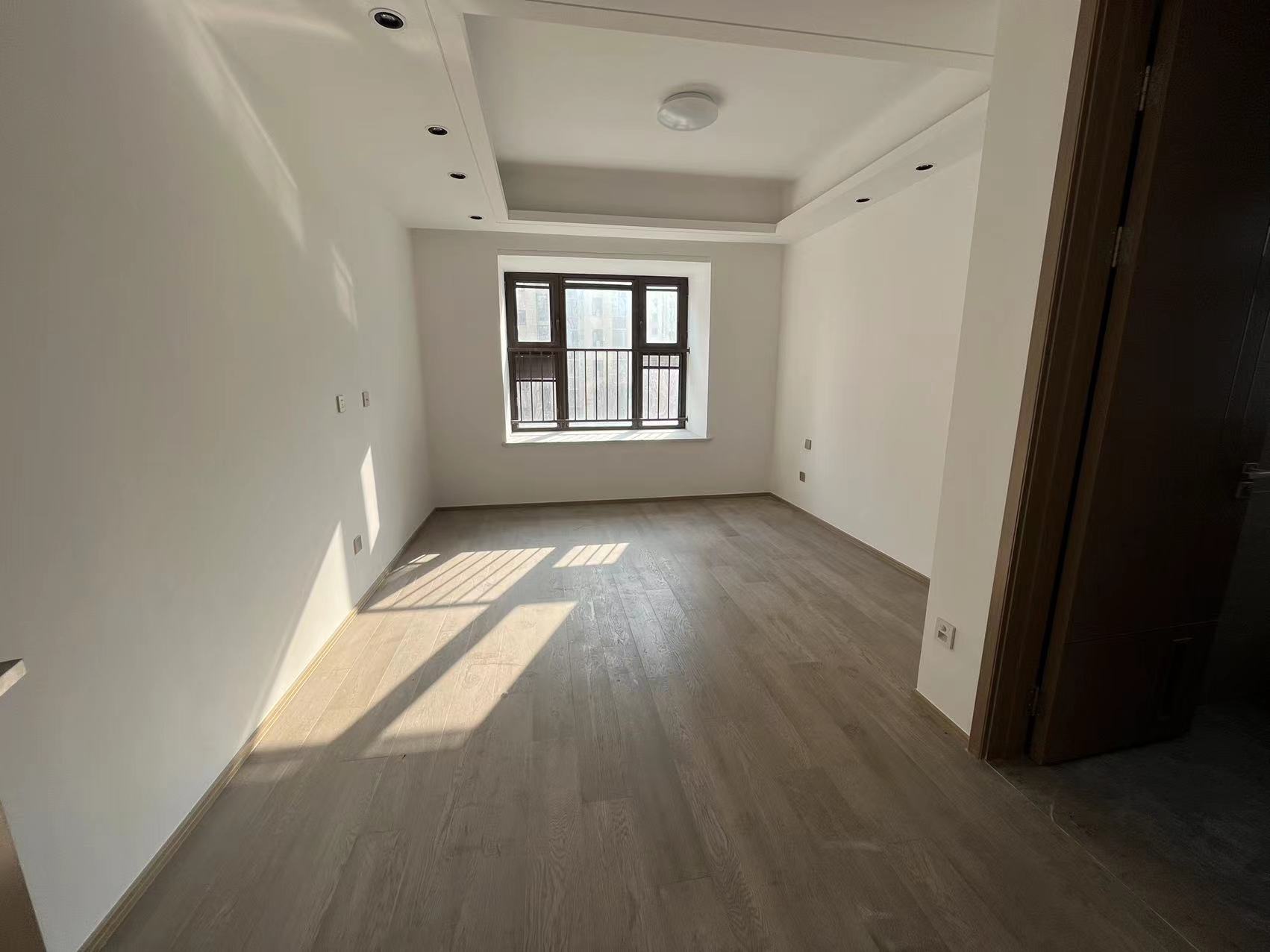 珑府 3室2厅2卫 125m²
