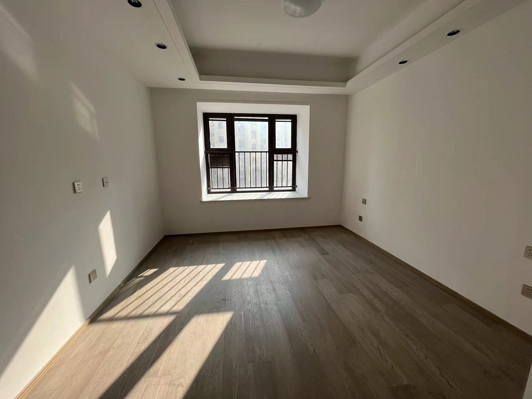 珑府 3室2厅2卫 125m²