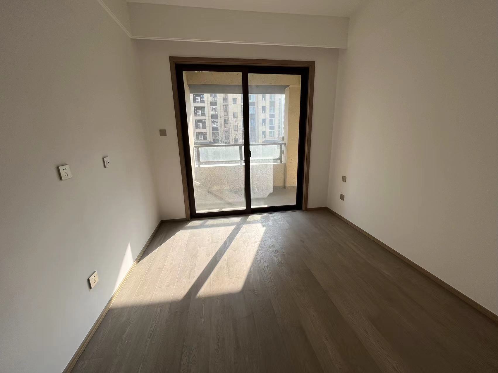 珑府 3室2厅2卫 125m²