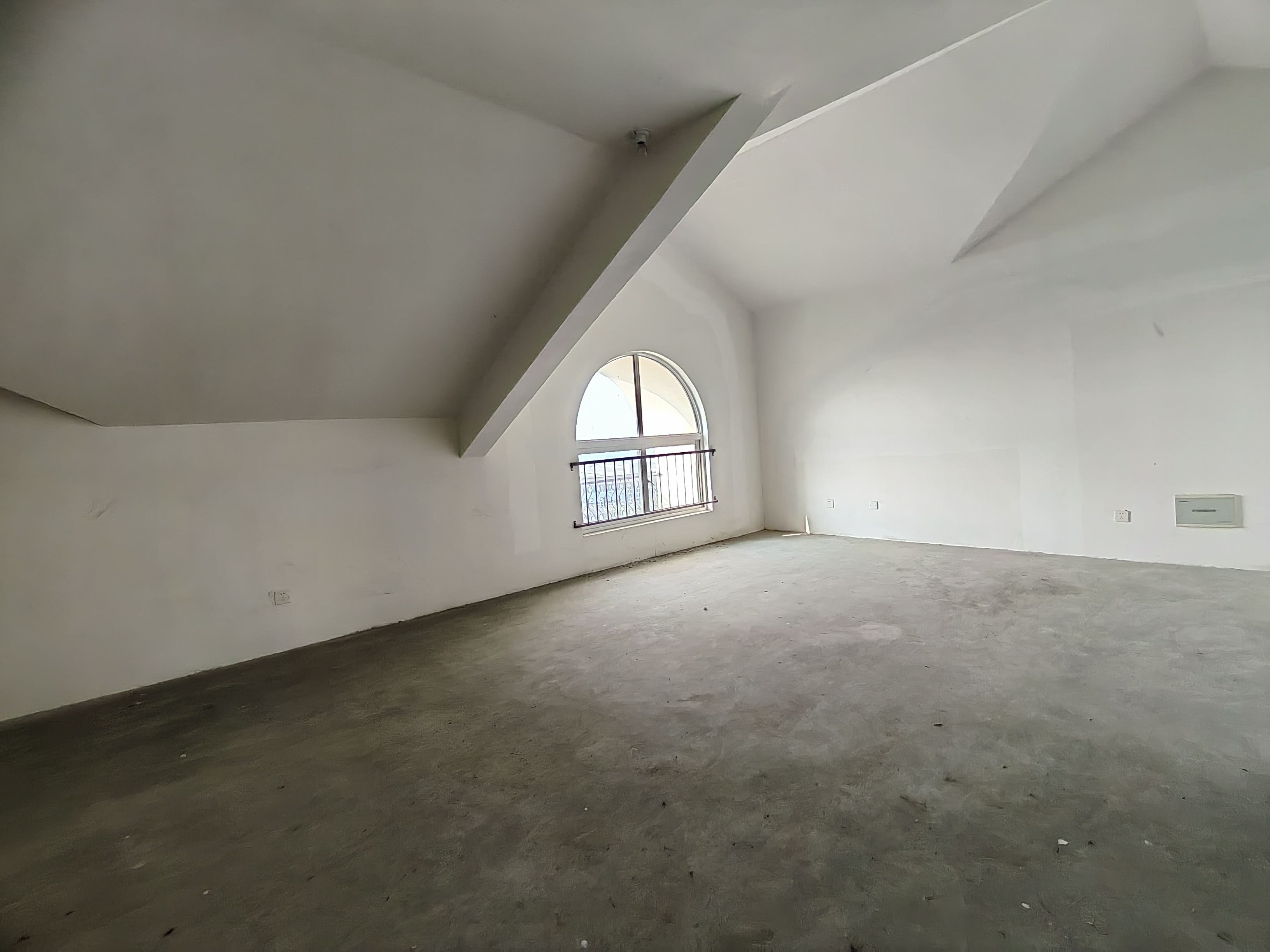 军山花园 3室2厅2卫 180m&sup2;