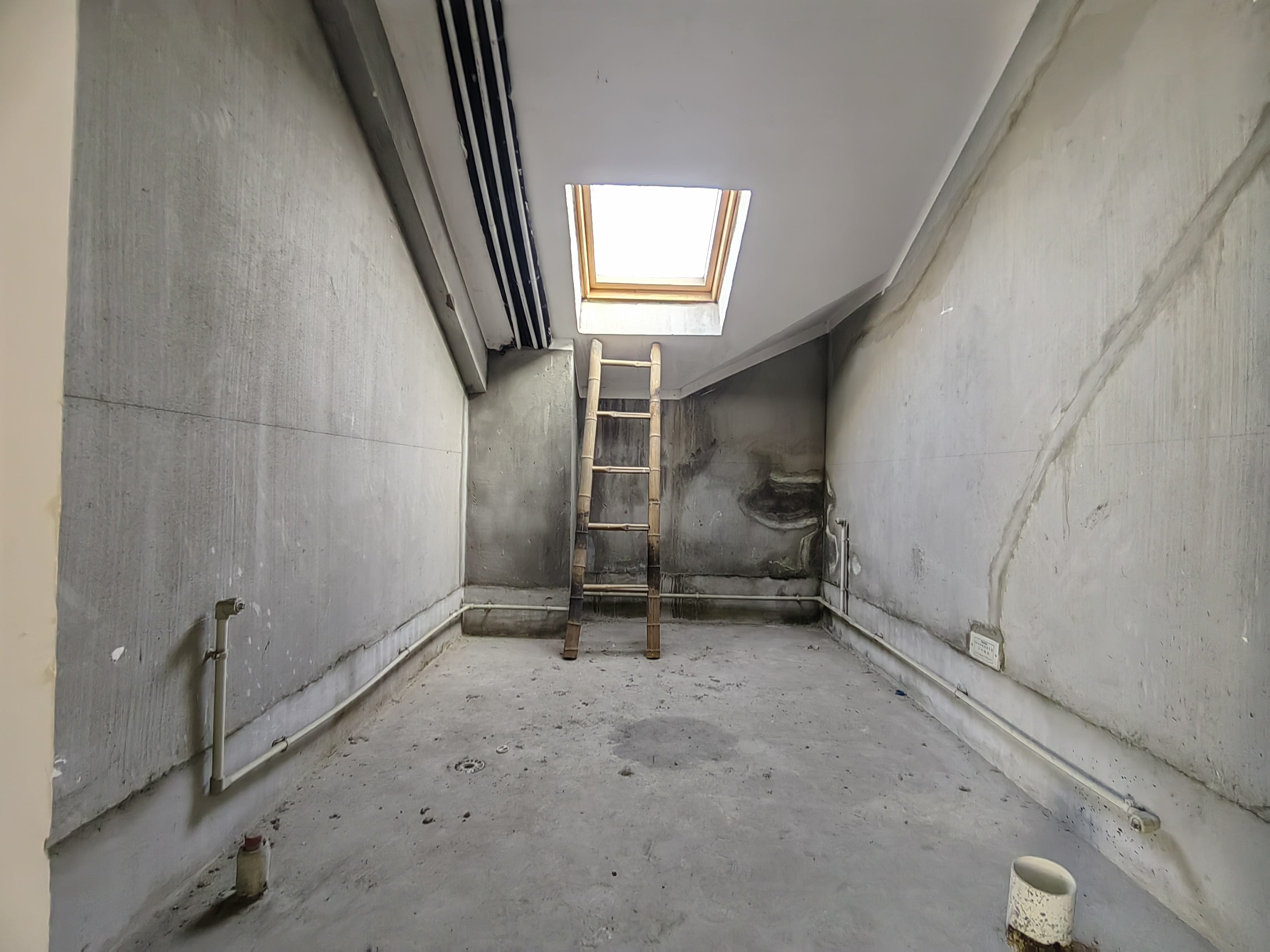 军山花园 3室2厅2卫 180m&sup2;