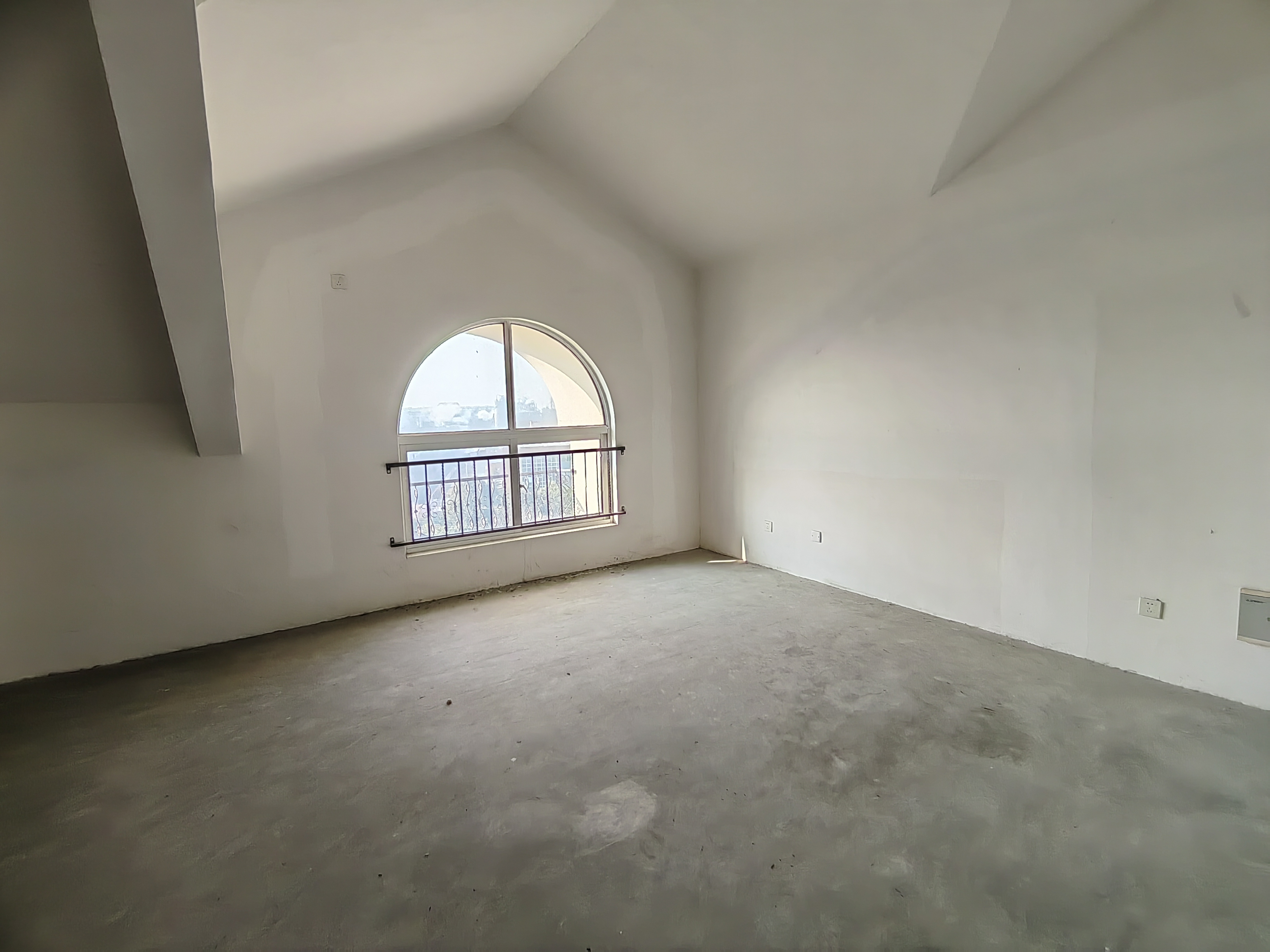 军山花园 3室2厅2卫 180m&sup2;