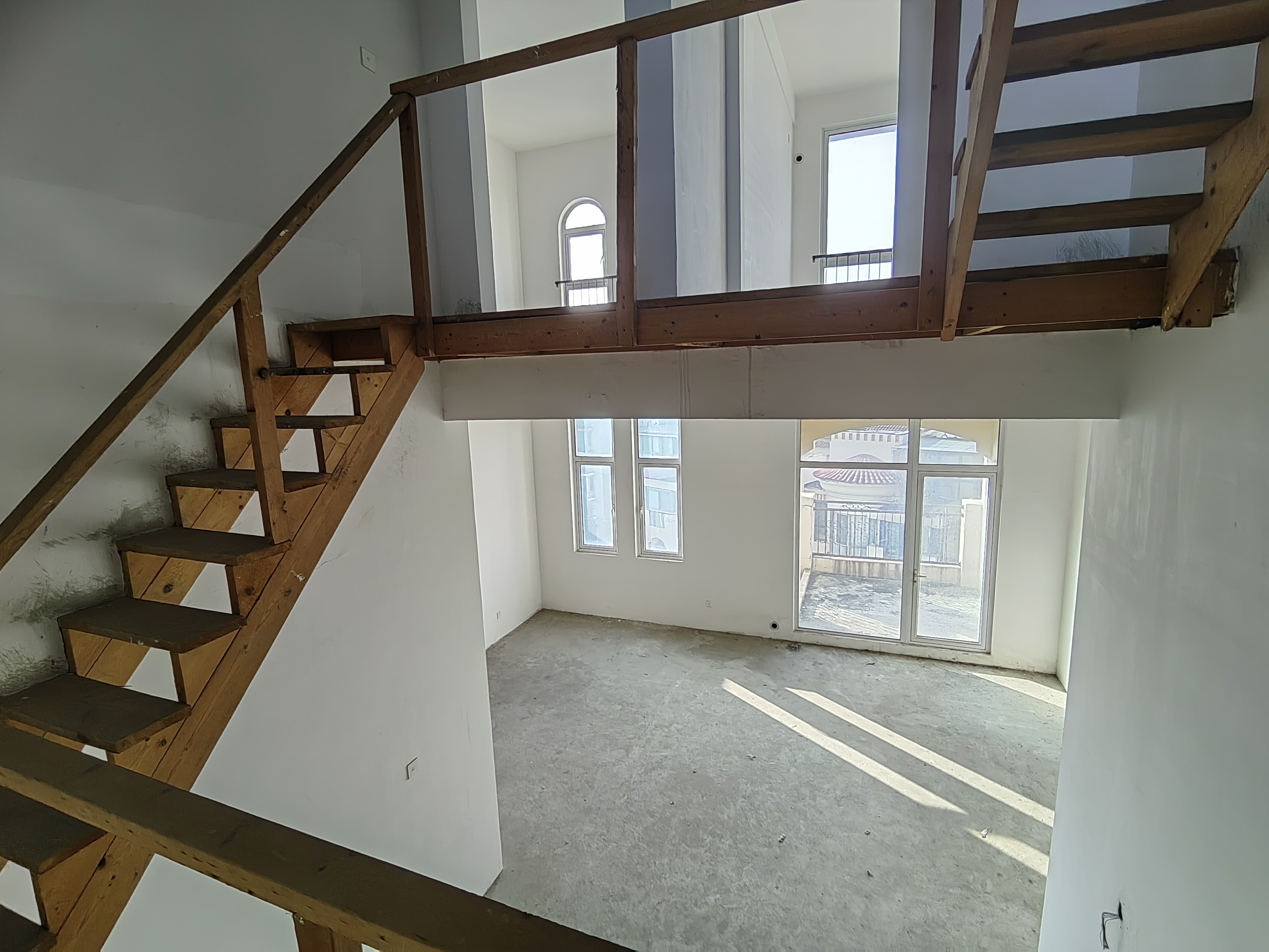 军山花园 3室2厅2卫 180m&sup2;