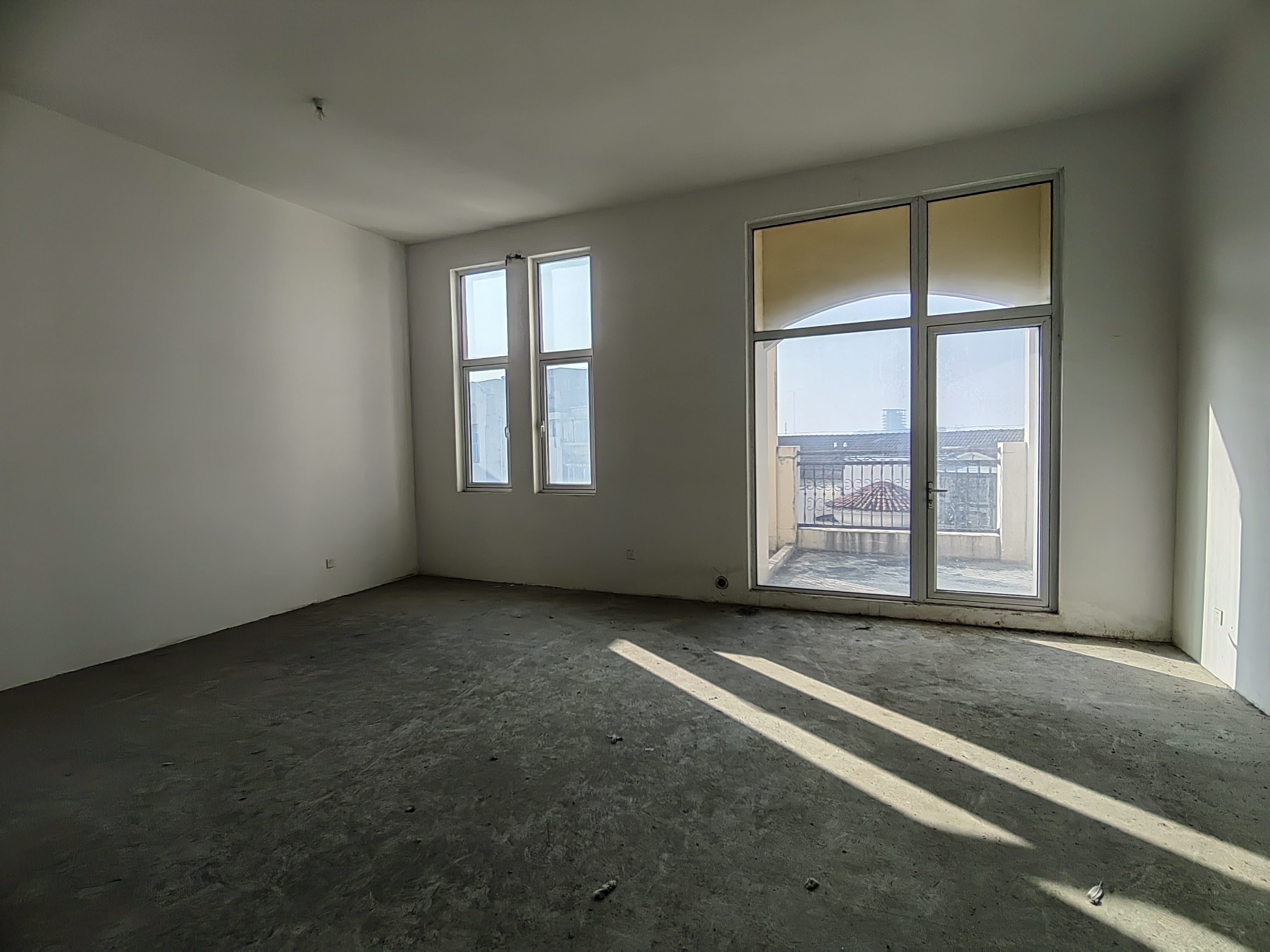 军山花园 3室2厅2卫 180m&sup2;
