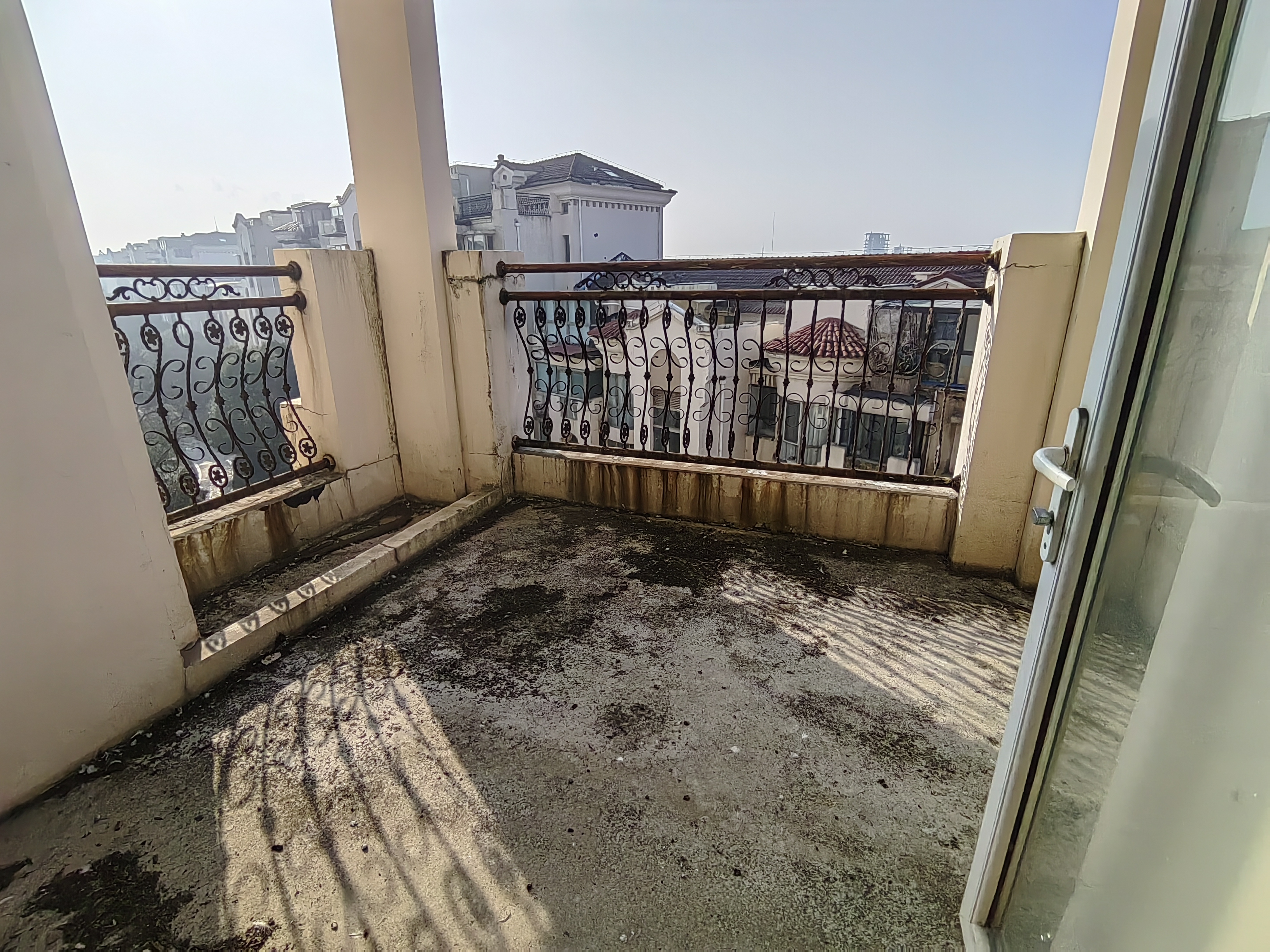 军山花园 3室2厅2卫 180m&sup2;