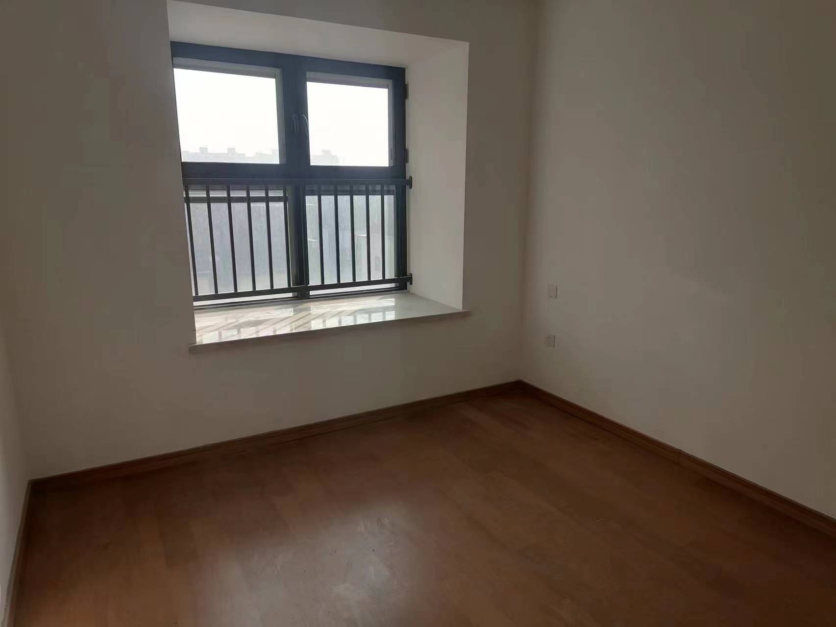 绿地新里城 3室2厅1卫 95m&sup2;