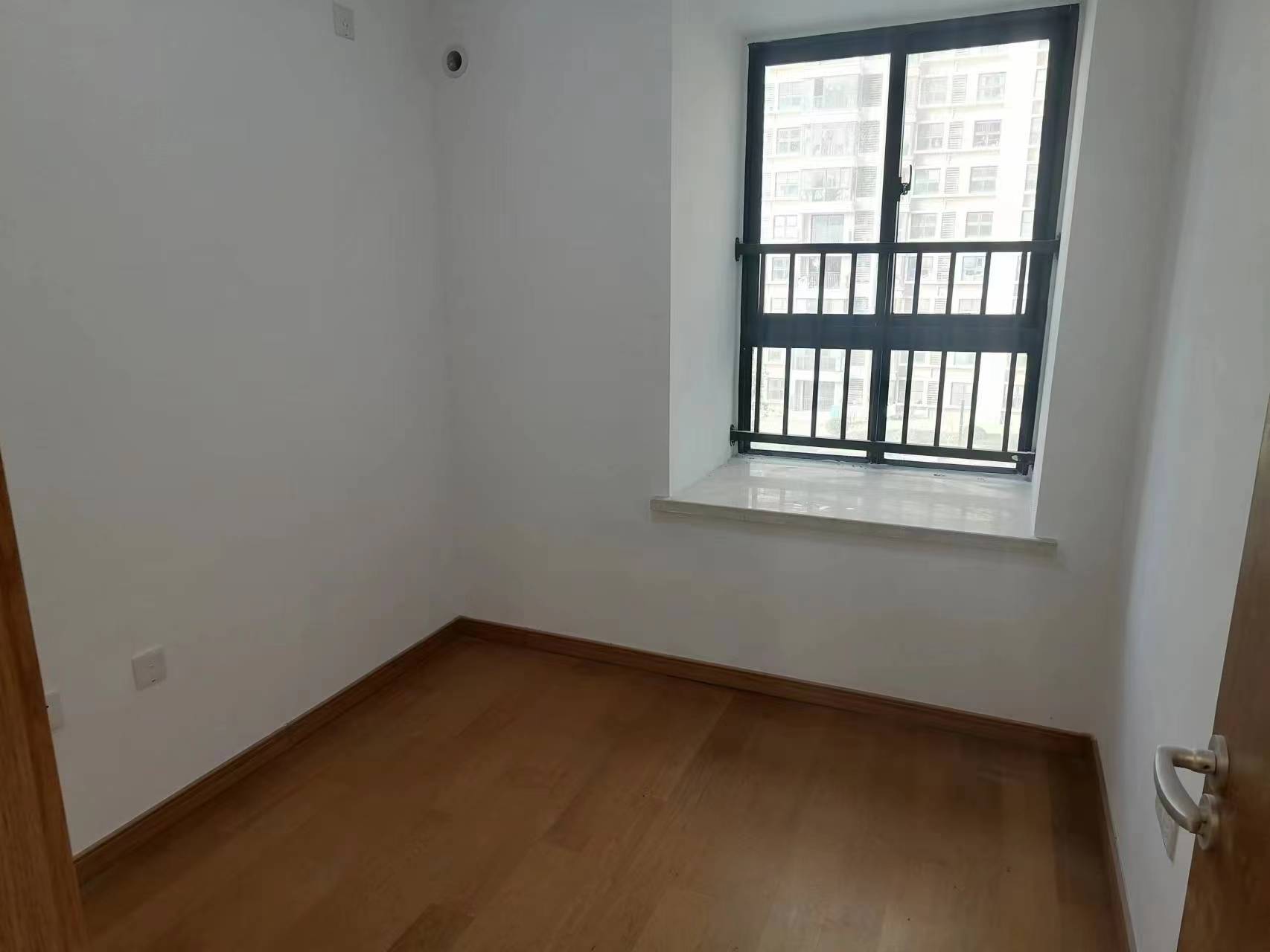 绿地新里城 3室2厅1卫 95m&sup2;