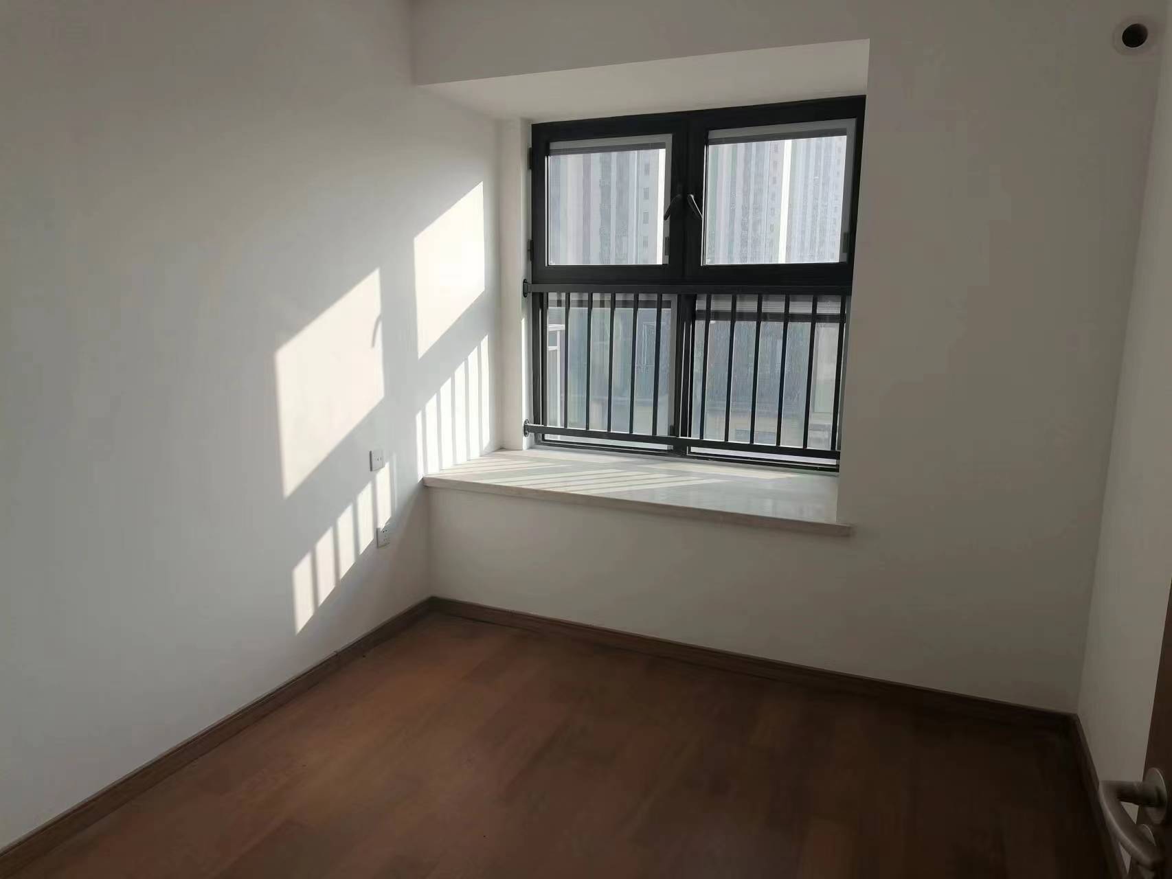 绿地新里城 3室2厅1卫 95m&sup2;