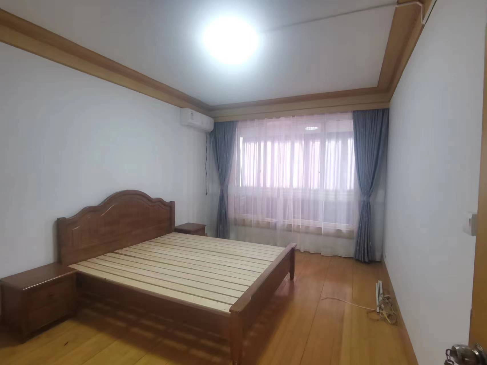 八角亭小区 4室2厅2卫 213m&sup2;