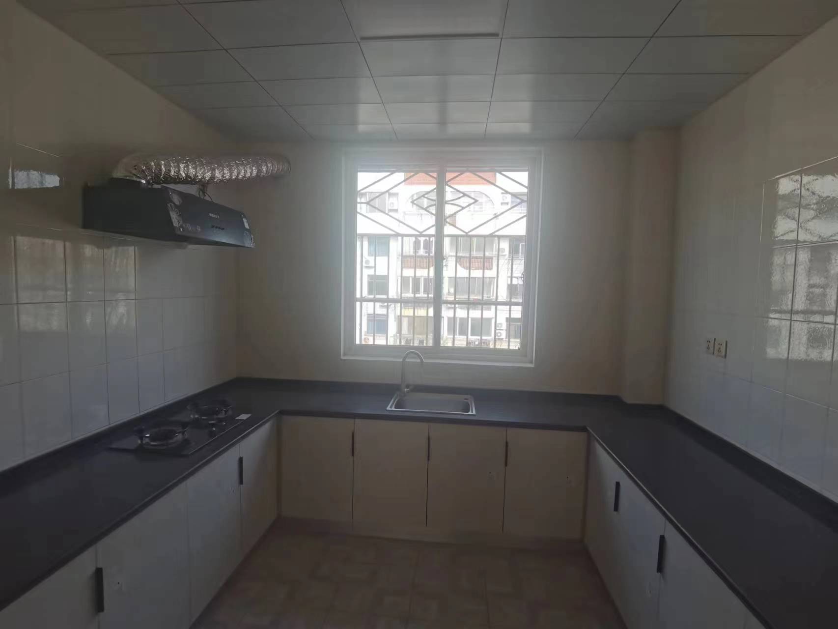 八角亭小区 4室2厅2卫 213m&sup2;