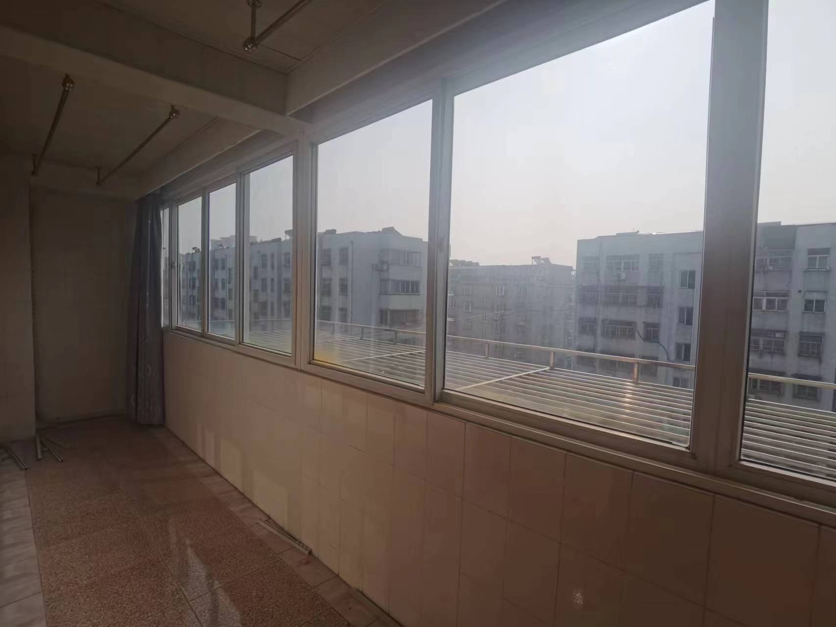 八角亭小区 4室2厅2卫 213m&sup2;
