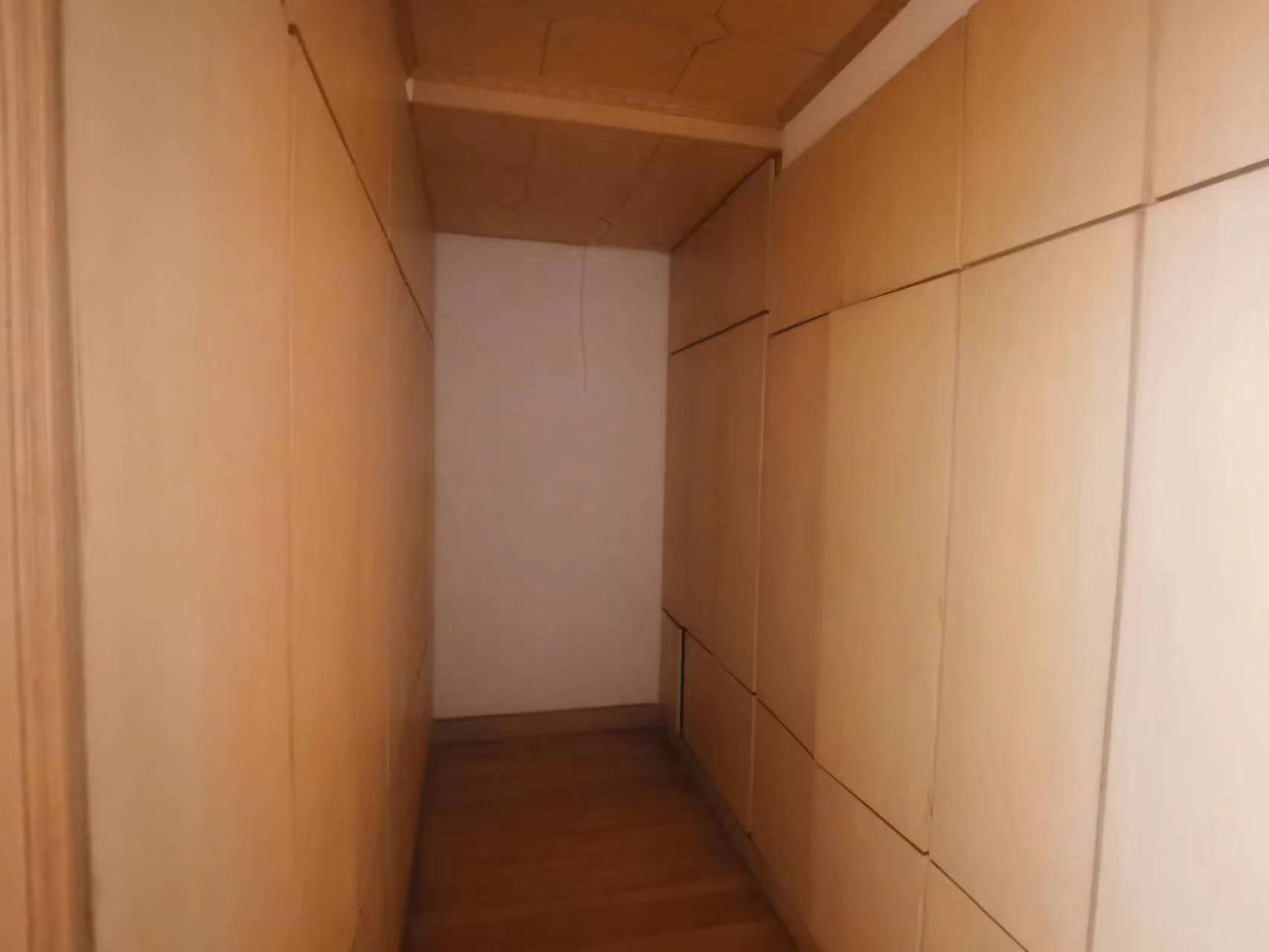 八角亭小区 4室2厅2卫 213m&sup2;