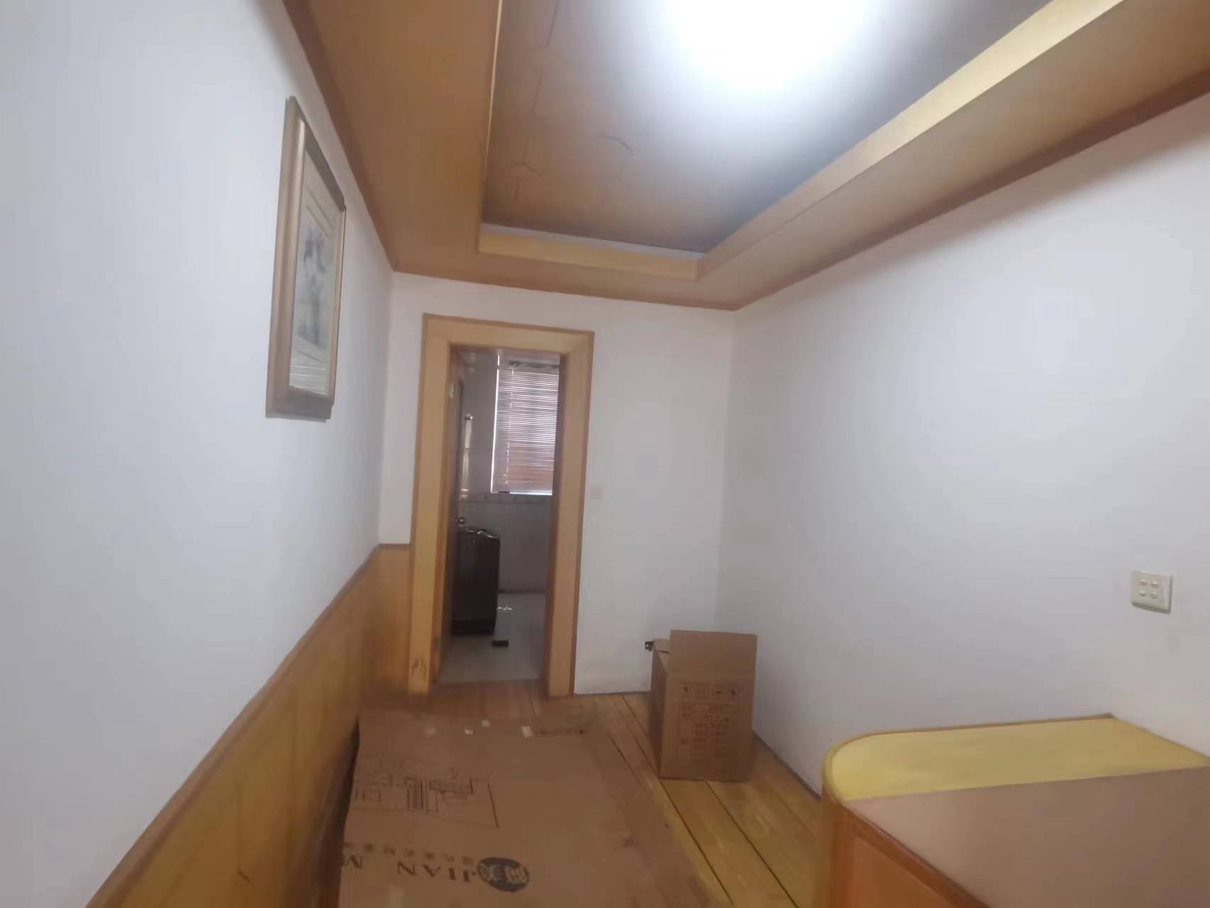 八角亭小区 4室2厅2卫 213m&sup2;